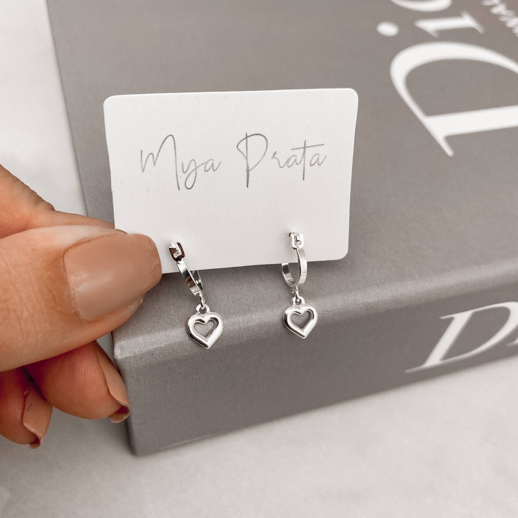 Imagem Secundária Argola 9mm trava pingente coração vazado