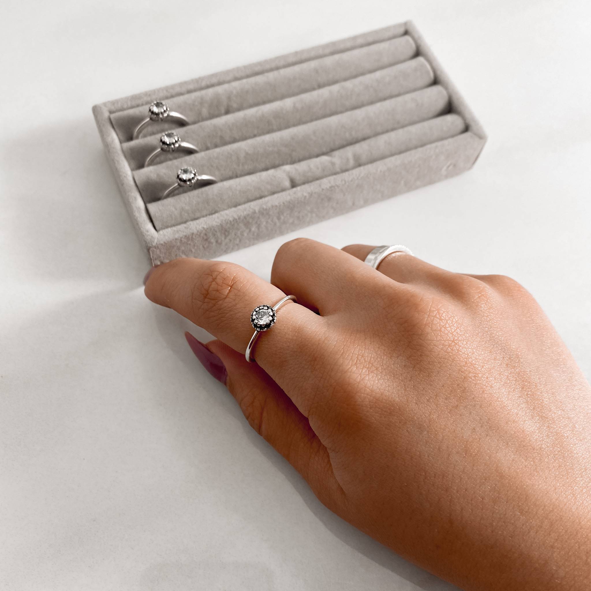 Anel solitário grande envelhecido