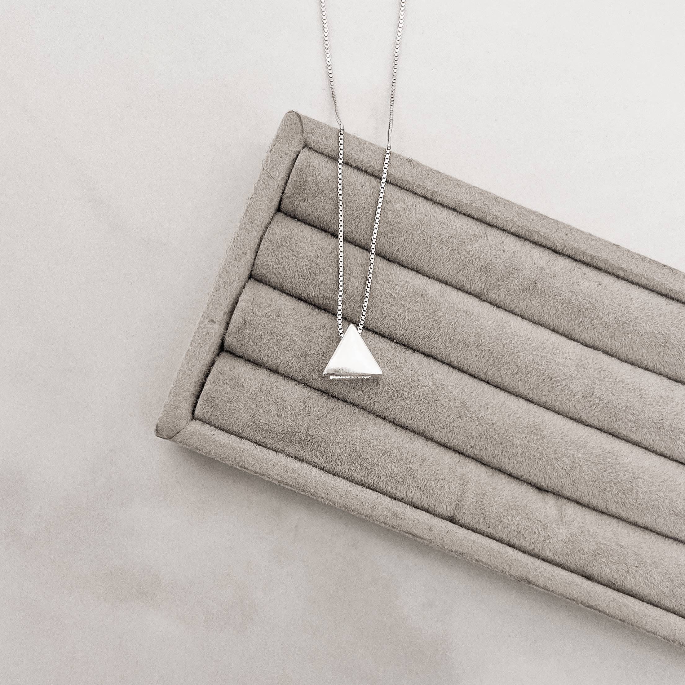 Imagem Secundária Colar triângulo passante 8mm 45cm