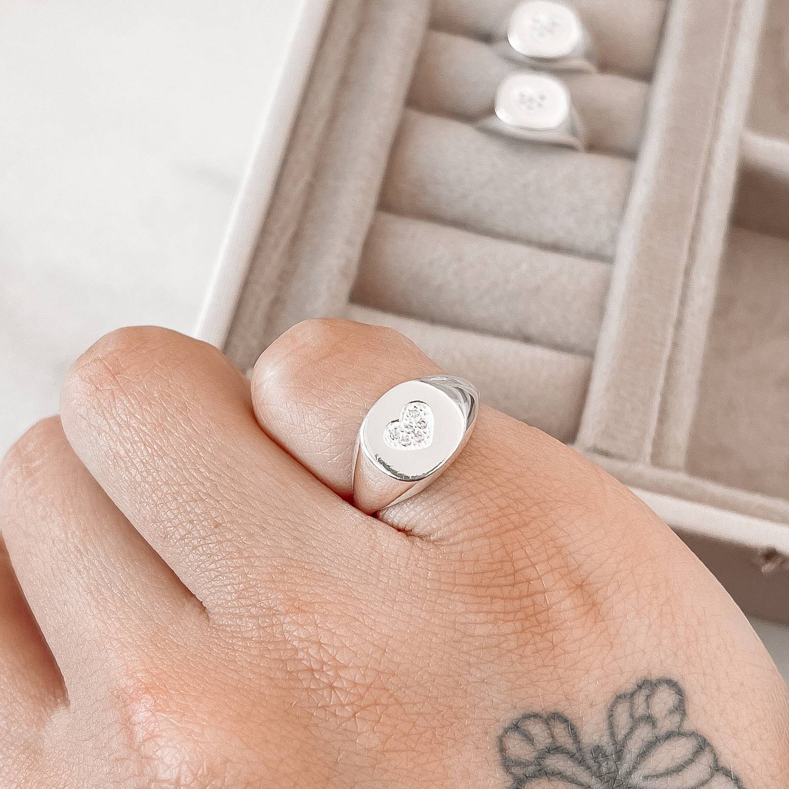 Anel dedinho coração cravejado