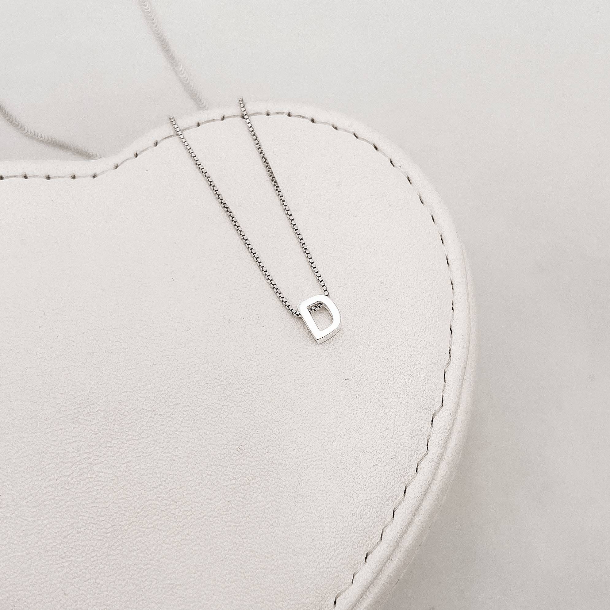 Colar letra D 6mm 45cm