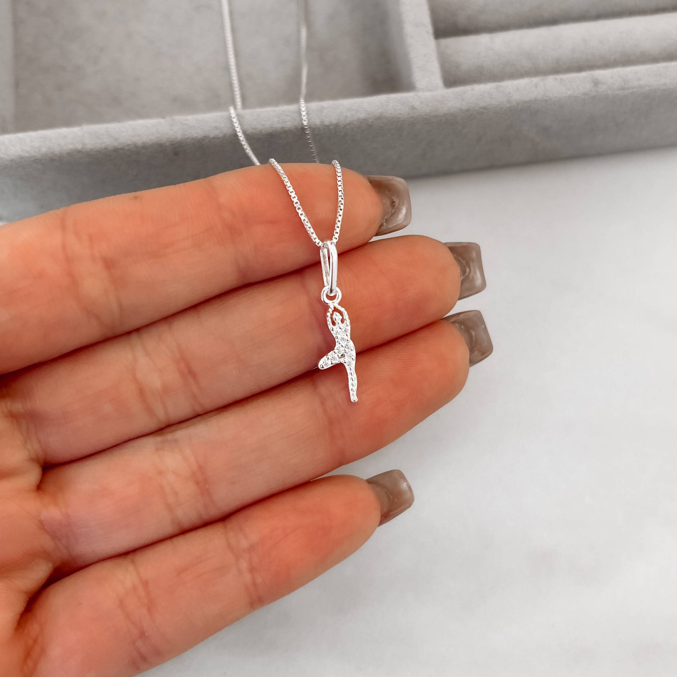 Imagem Secundária Colar pingente yoga cravejado 13mm 45cm