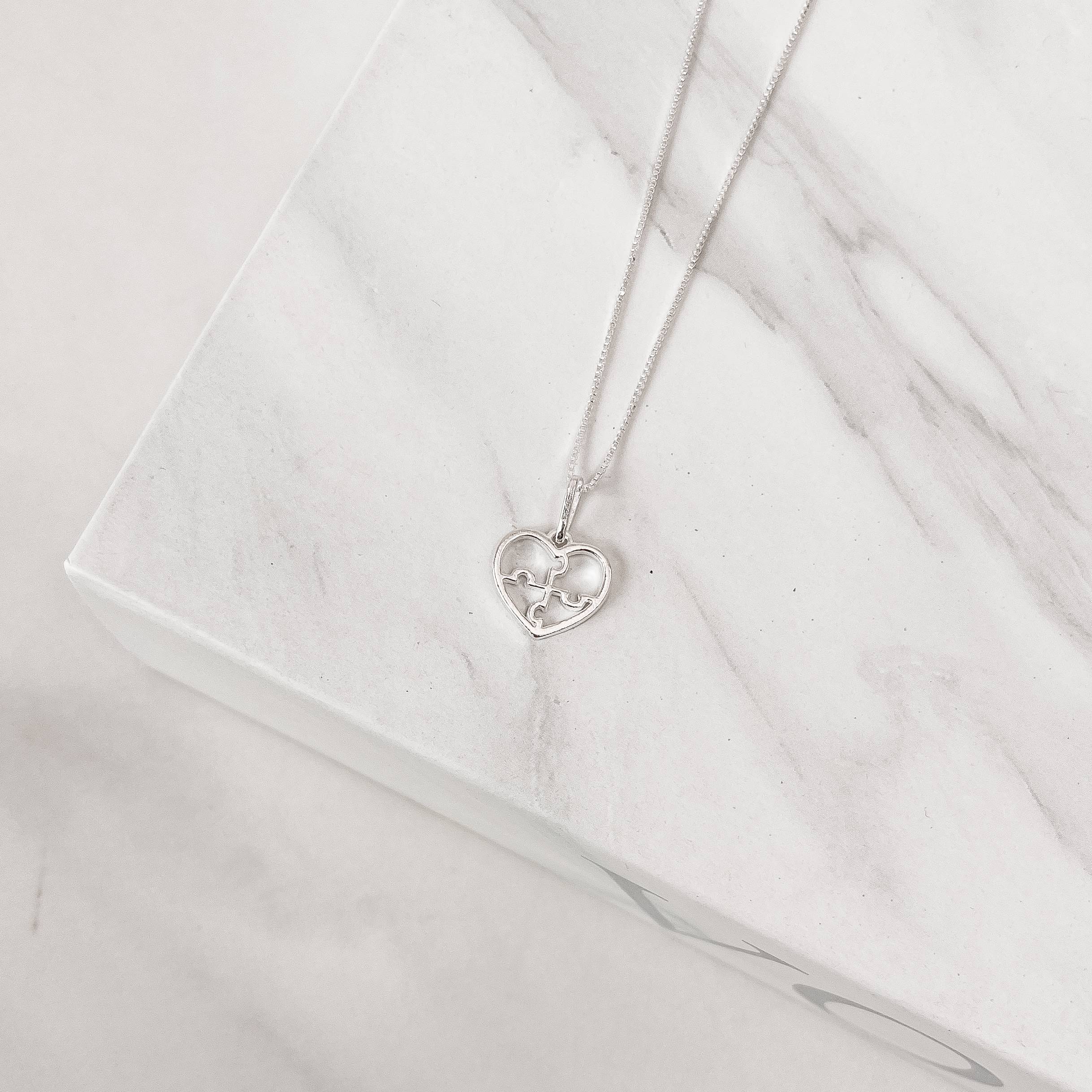 Imagem Colar pingente coração símbolo autismo 13mm 45cm