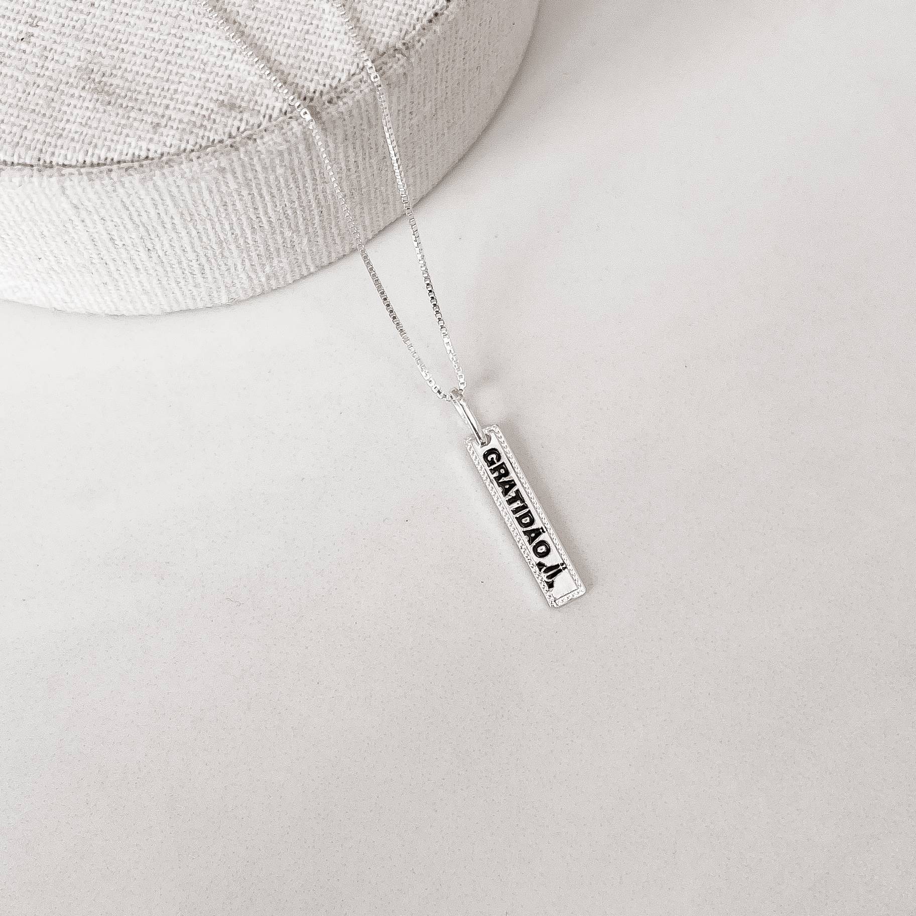 Imagem Colar pingente placa gratidão resina 20mm 45cm