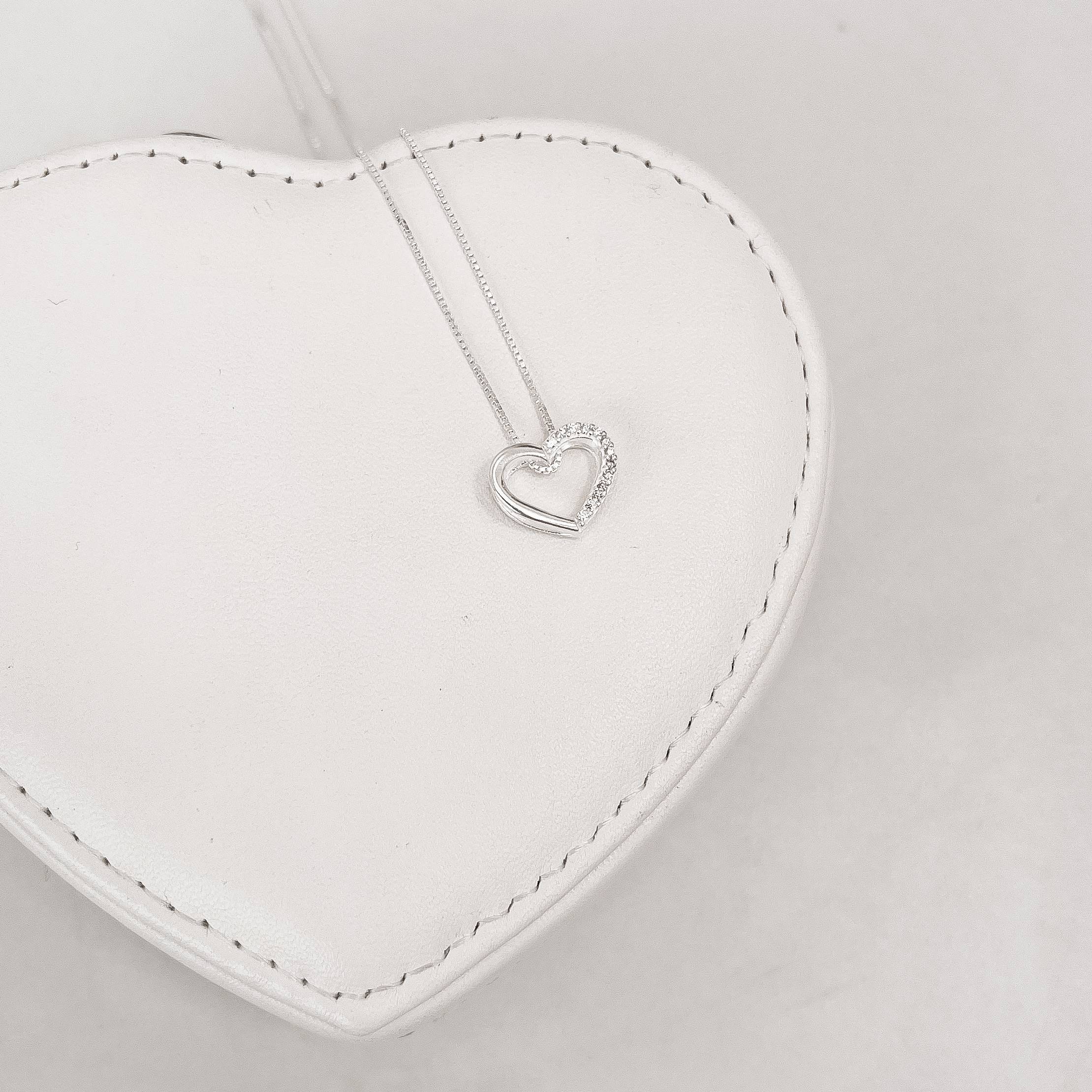 Imagem Secundária Colar coração vazado metade cravejado lado esquerdo 13mm 45cm