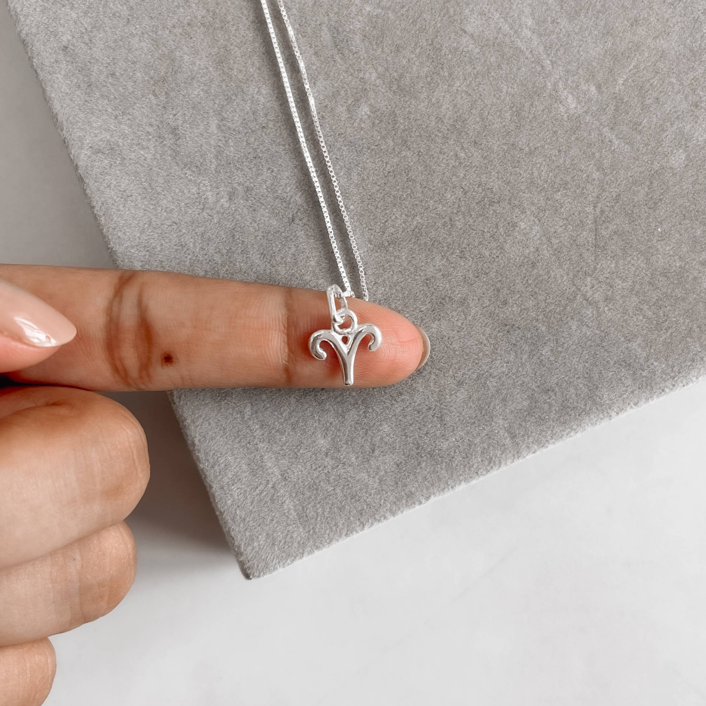 Imagem Secundária Colar pingente signo Áries 10mm 45cm