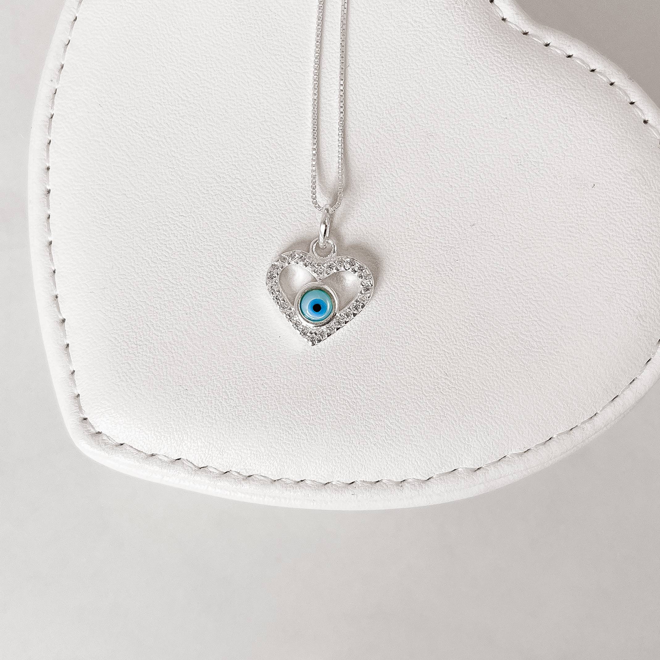 Imagem Secundária Colar pingente coração vazado cravejado com olho grego madrepérola 15mm 45cm