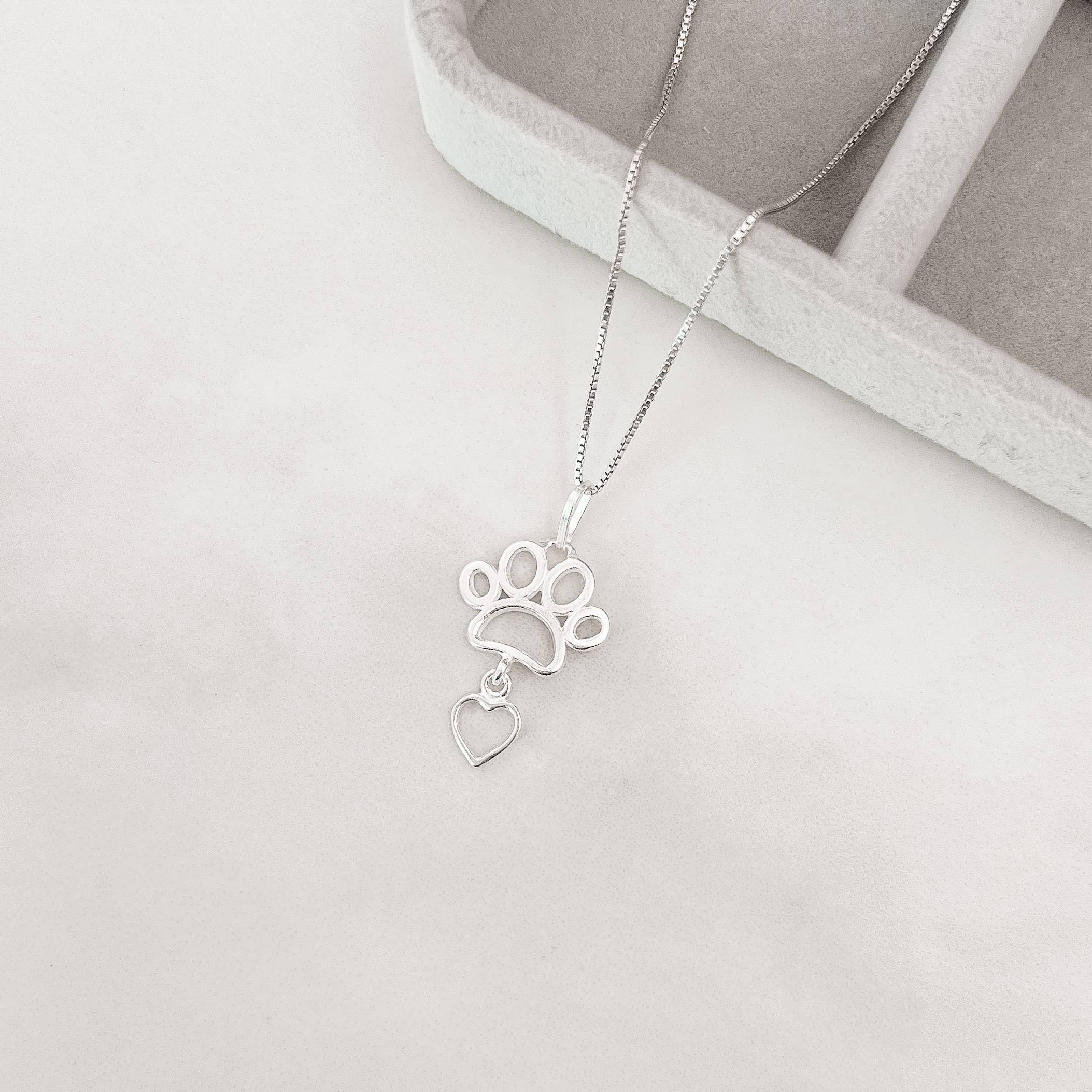 Imagem Colar pingente pata e coração vazados 22mm 45cm