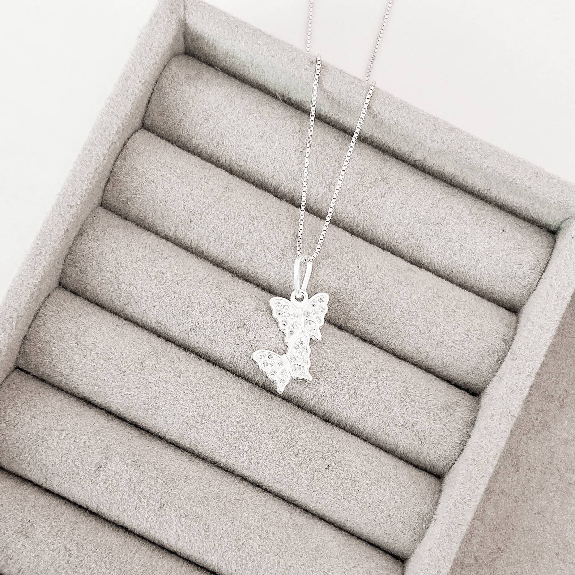 Imagem Colar pingente borboletas cravejadas 15mm 45cm