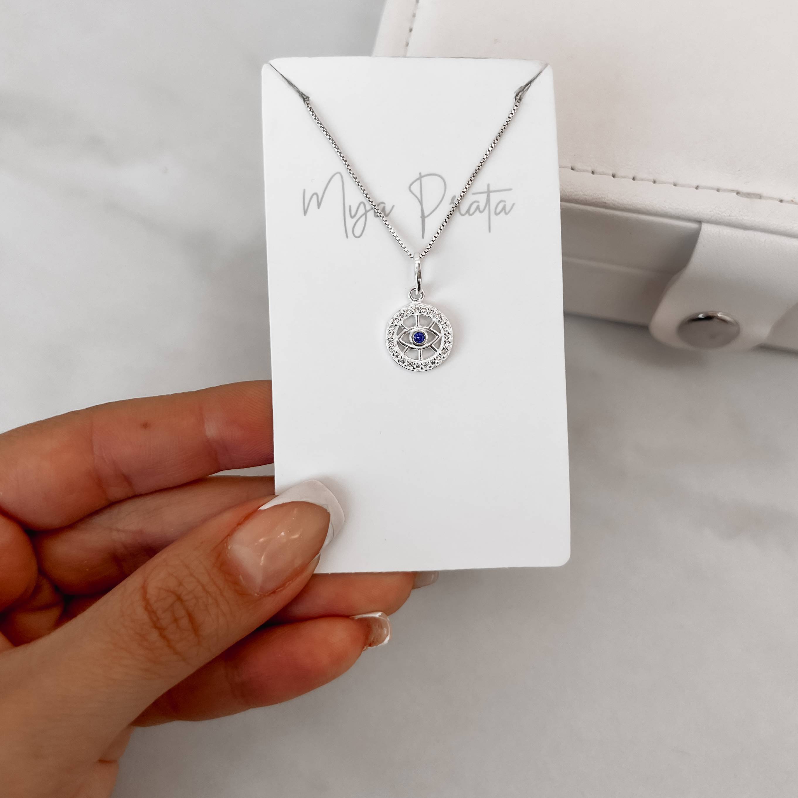 Imagem Colar pingente medalha olho cravejado com zircônia azul 12mm 45cm