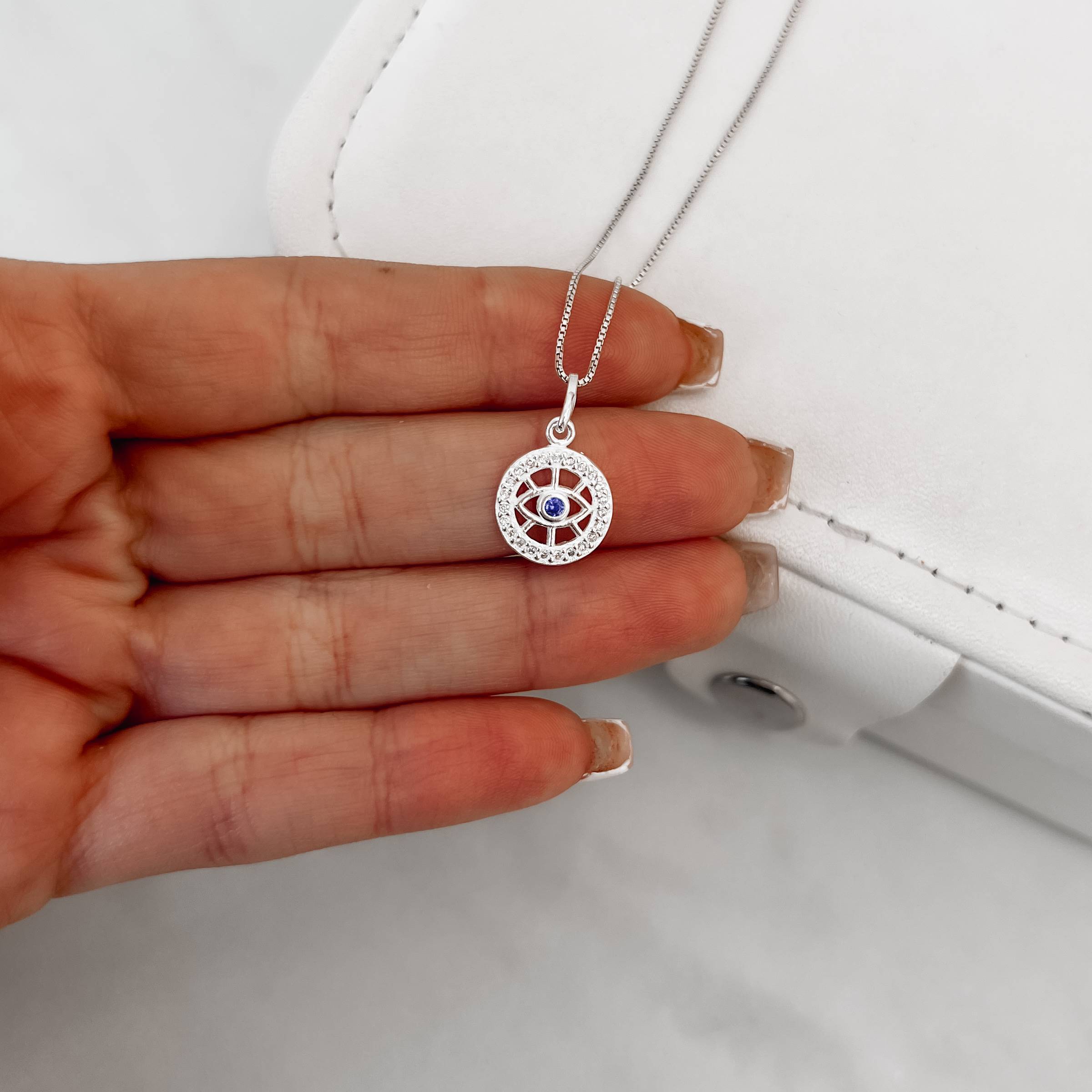 Imagem Secundária Colar pingente medalha olho cravejado com zircônia azul 12mm 45cm