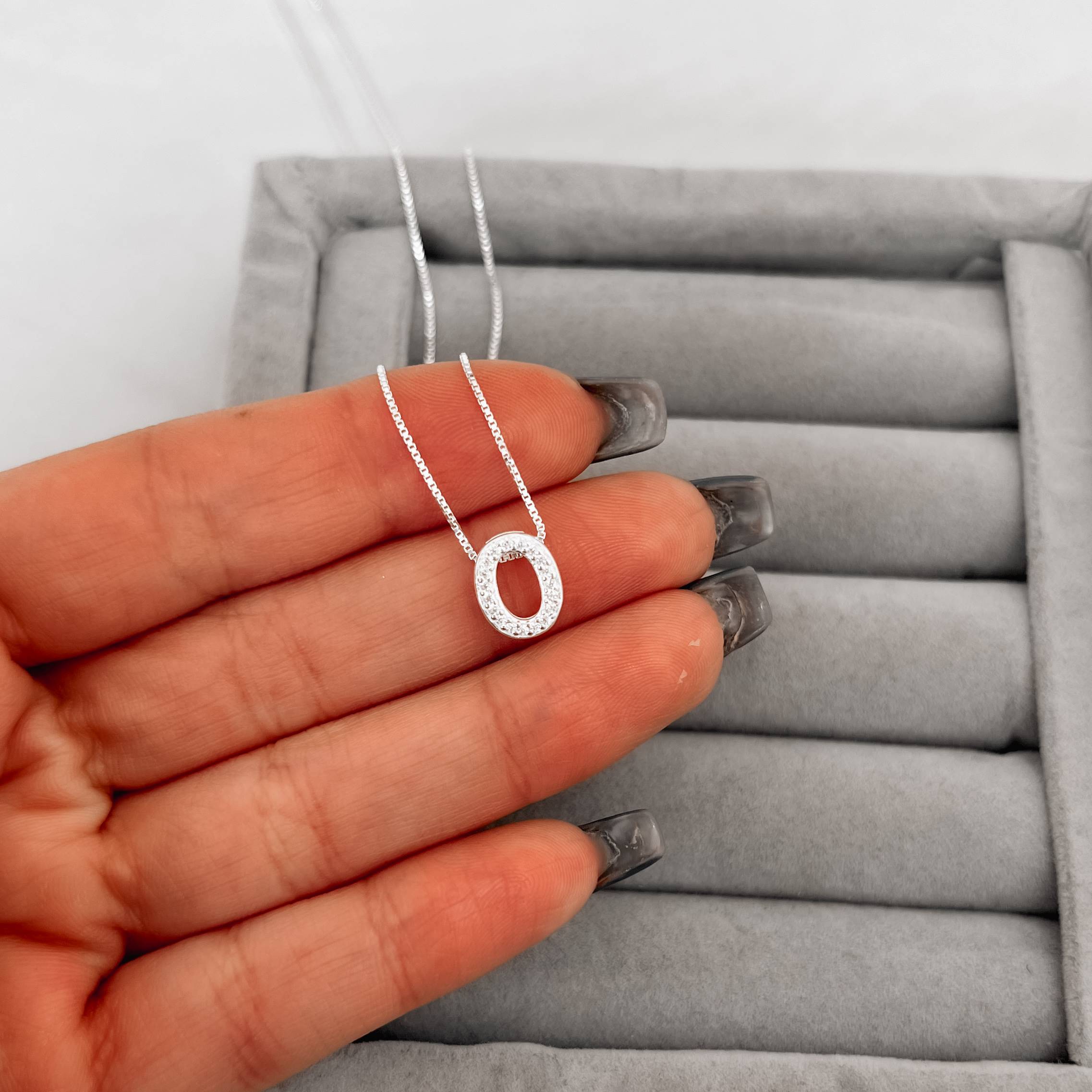 Colar letra O cravejada 10mm 45cm