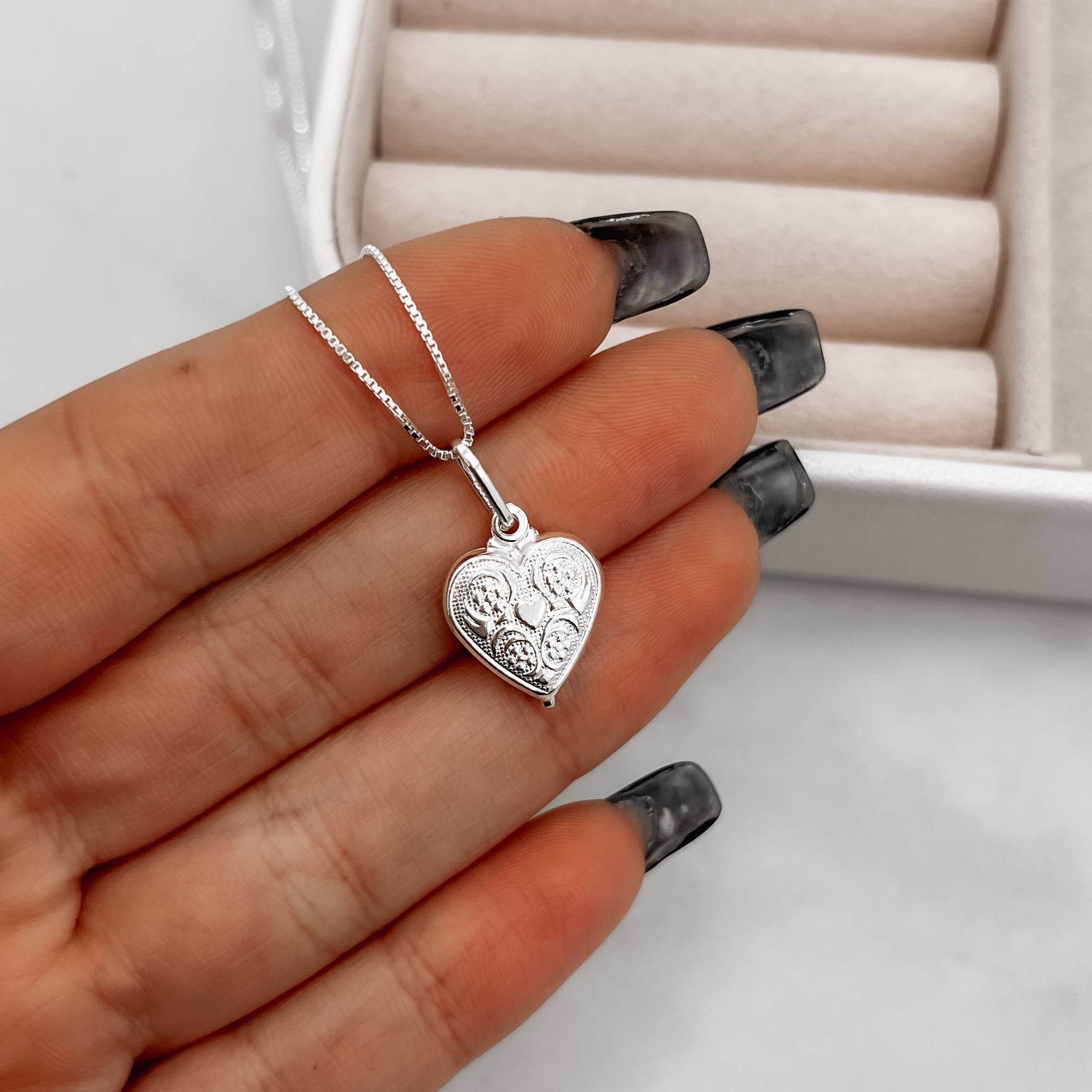 Imagem Secundária Colar pingente coração desenhado 16mm 45cm