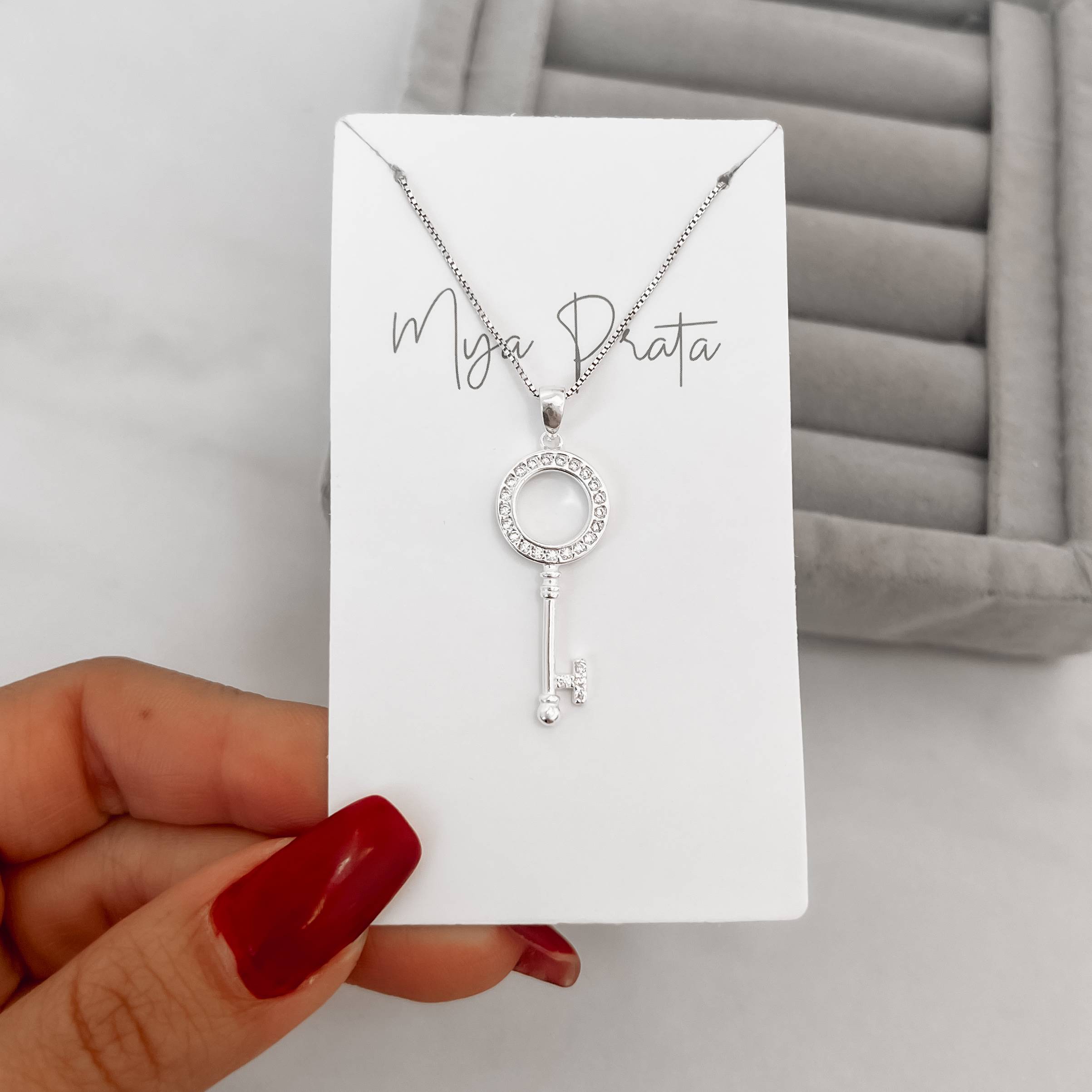 Imagem Colar pingente chave cravejada 29mm 45cm