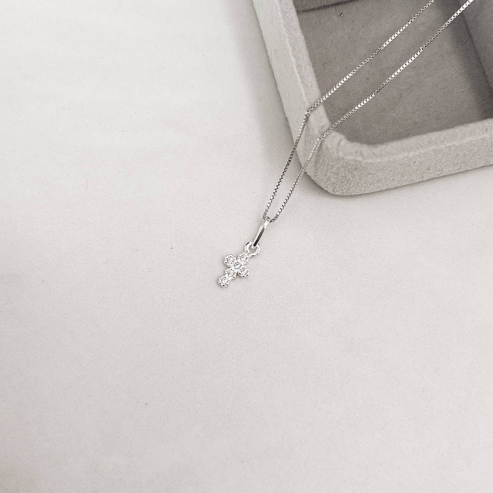 Colar pingente cruz cravejada 8mm 40cm