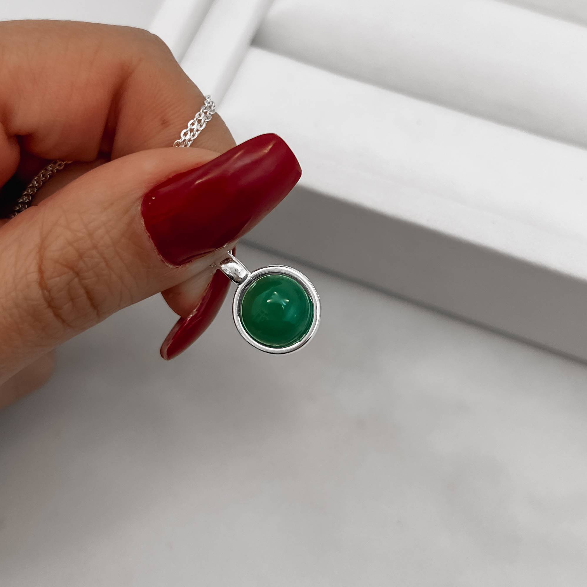 Imagem Colar pingente ágata verde 12mm corrente cadeado 45cm