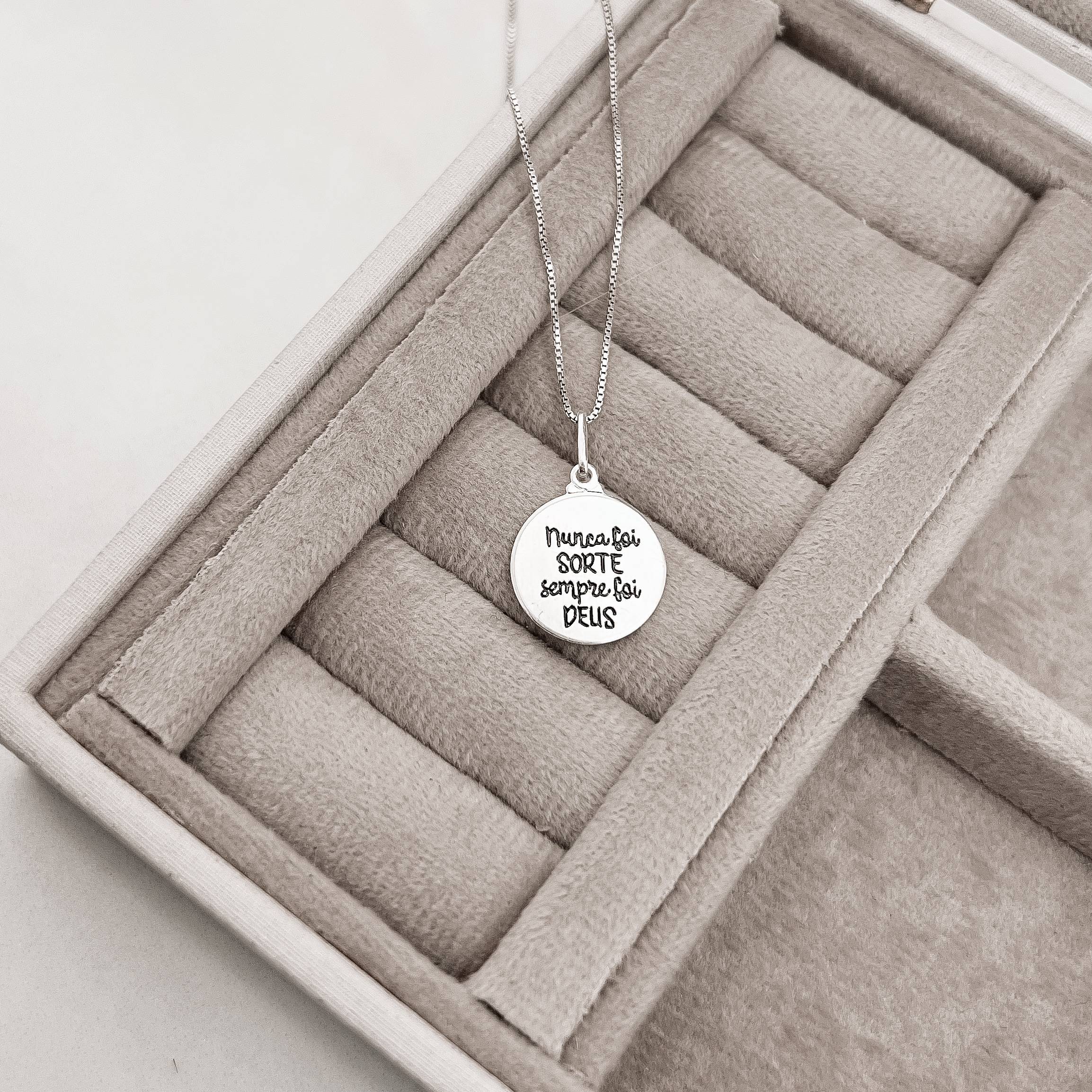 Imagem Secundária Colar pingente medalha nunca foi sorte sempre foi Deus 15mm 45cm