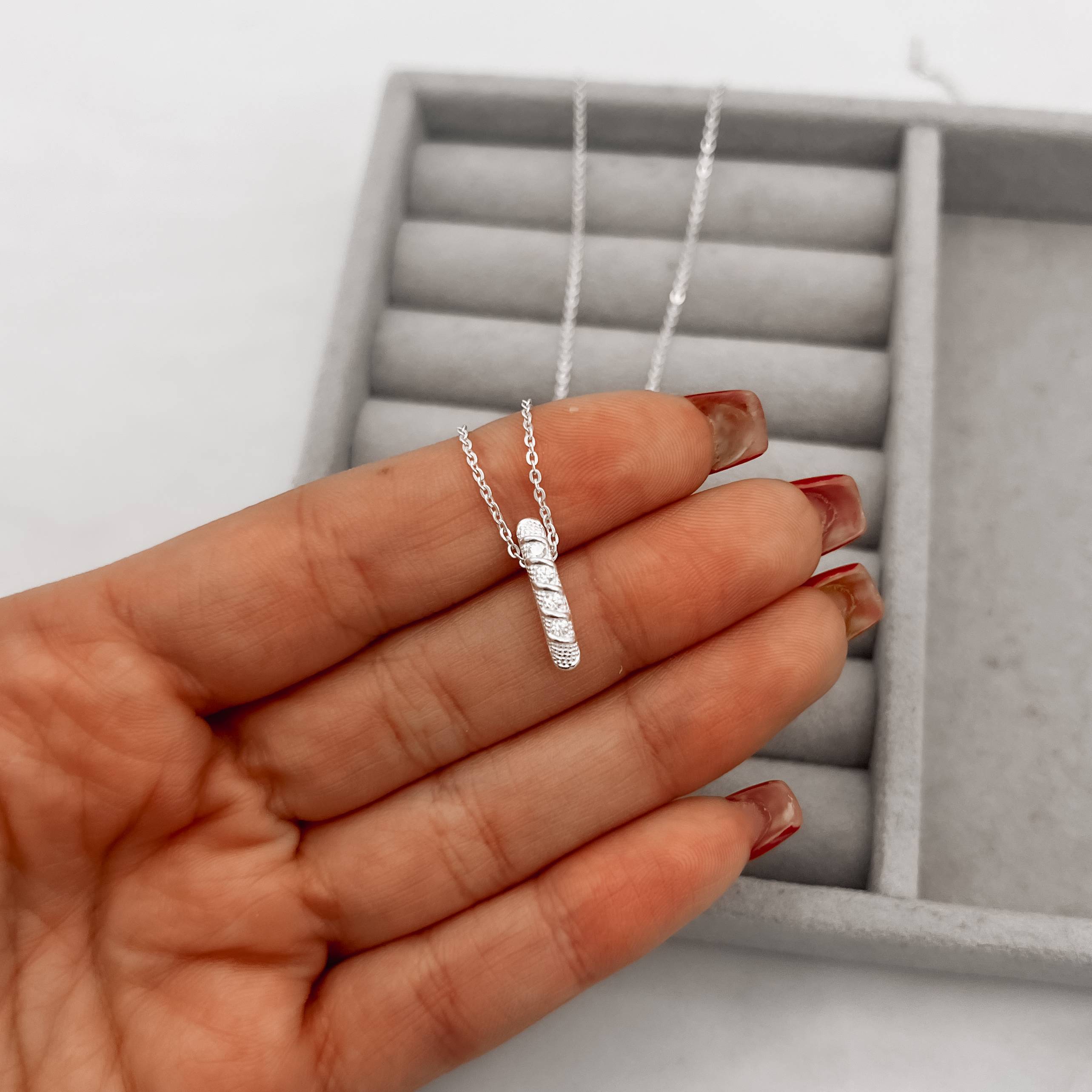 Imagem Secundária Colar palito trabalhado cravejado 15mm corrente cadeado 45cm