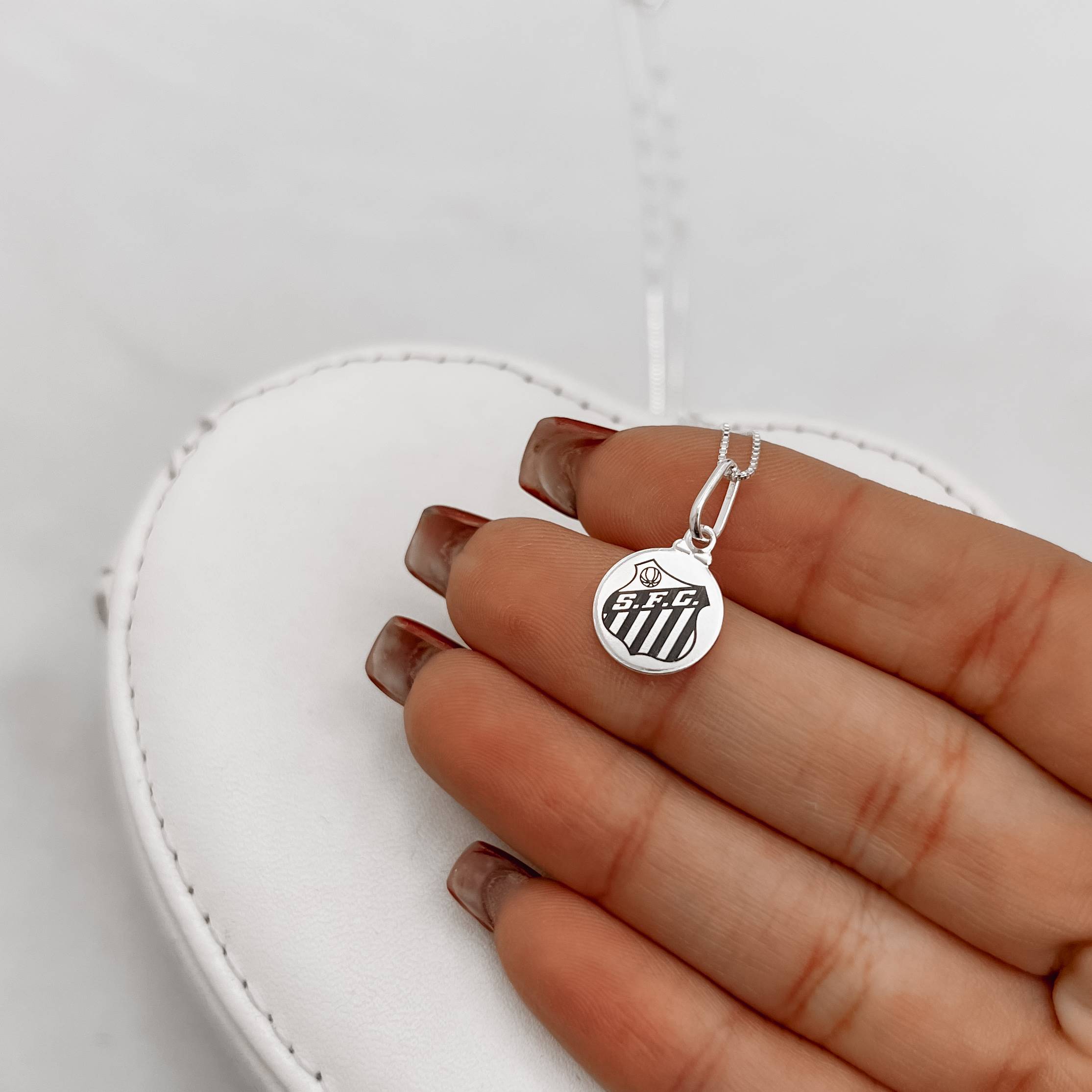 Imagem Secundária Colar pingente medalha time Santos 12mm 40cm