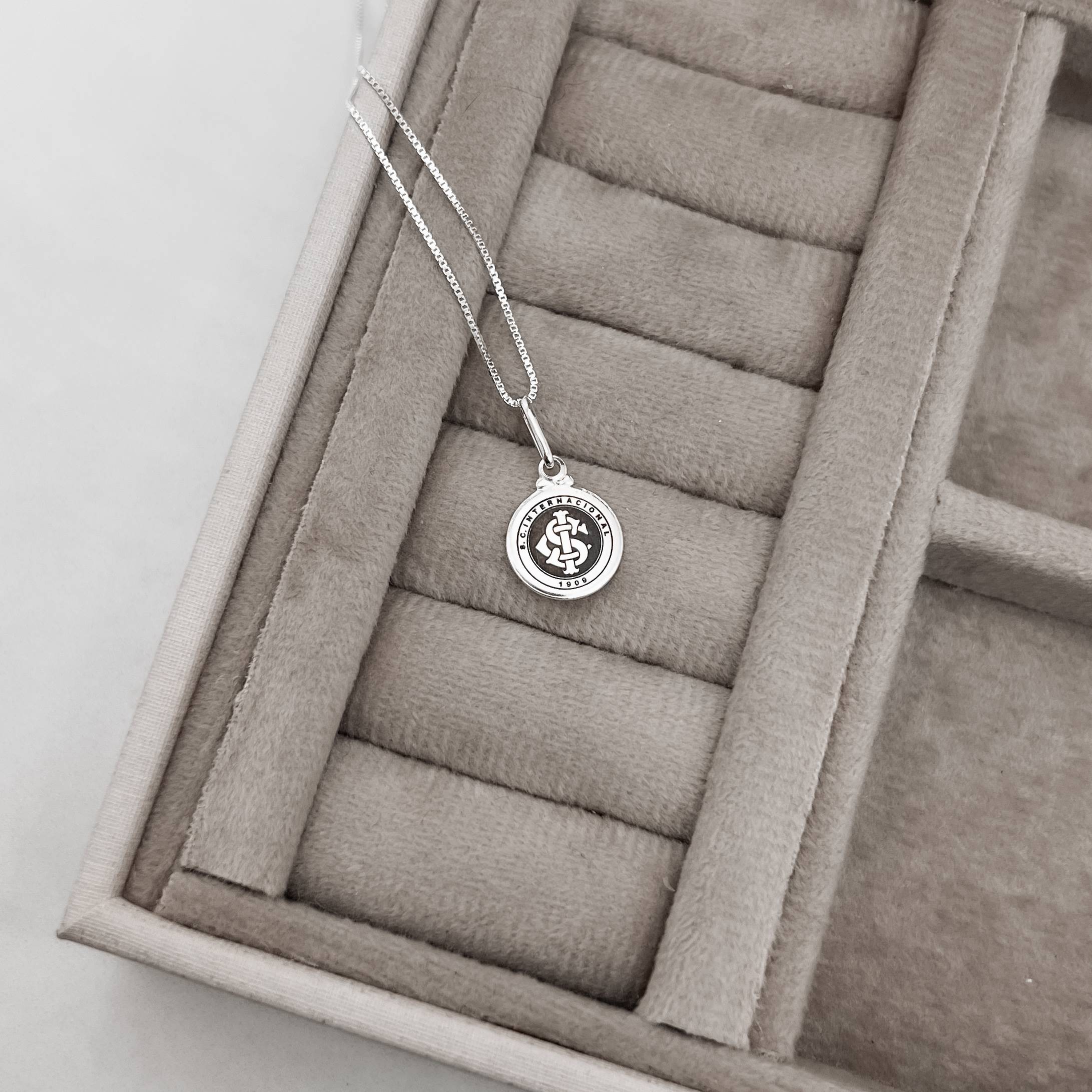 Imagem Secundária Colar pingente medalha time Internacional 12mm 40cm