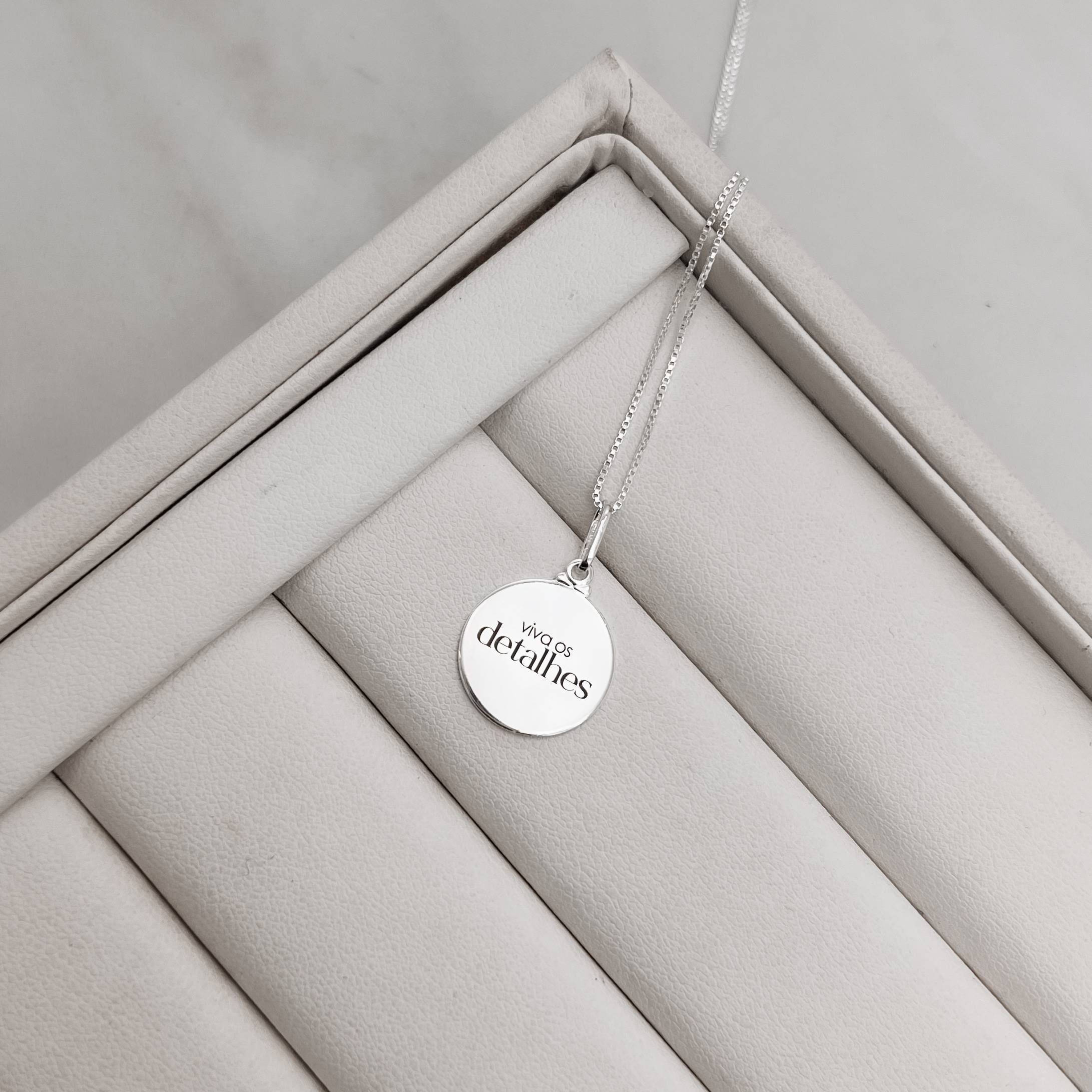 Imagem Secundária Colar pingente medalha viva os detalhes 15mm 45cm