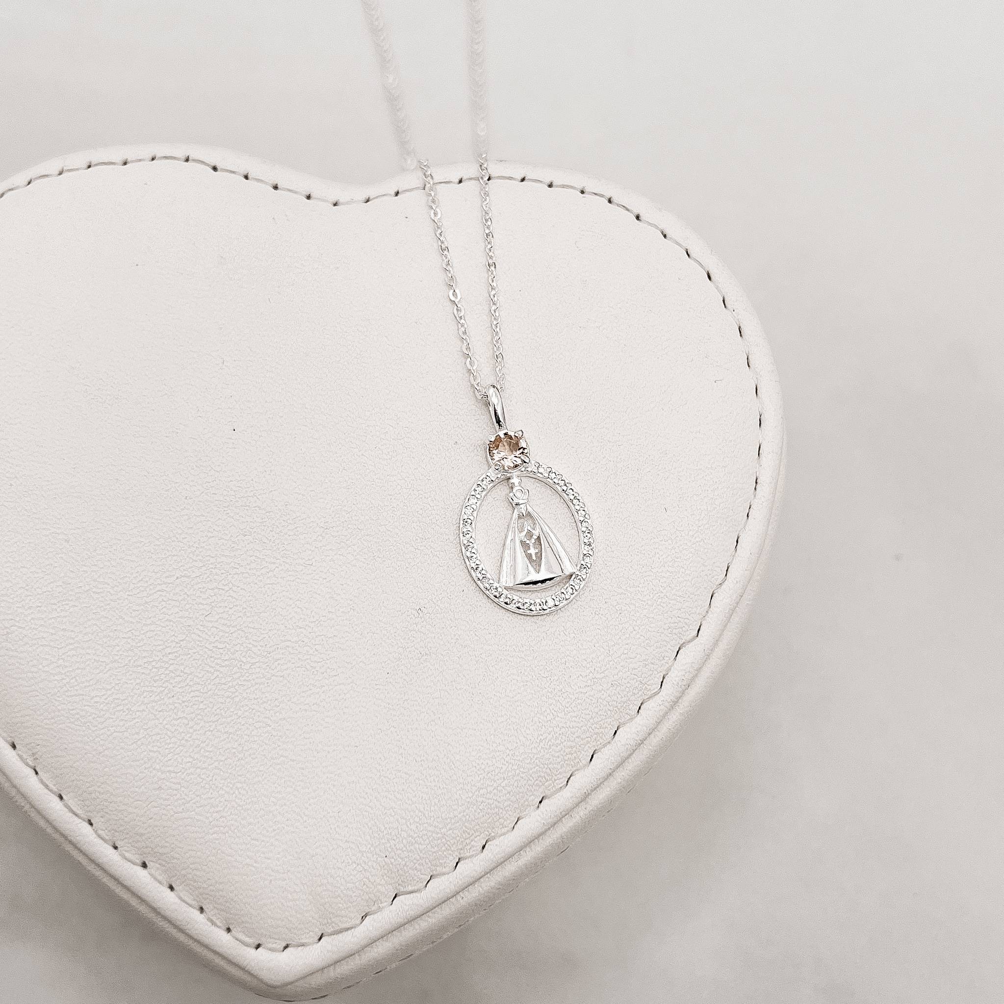 Colar medalha Nsa. Sra. Aparecida vazada cravejada zircônia rosê 20mm corrente cadeadinho 45cm