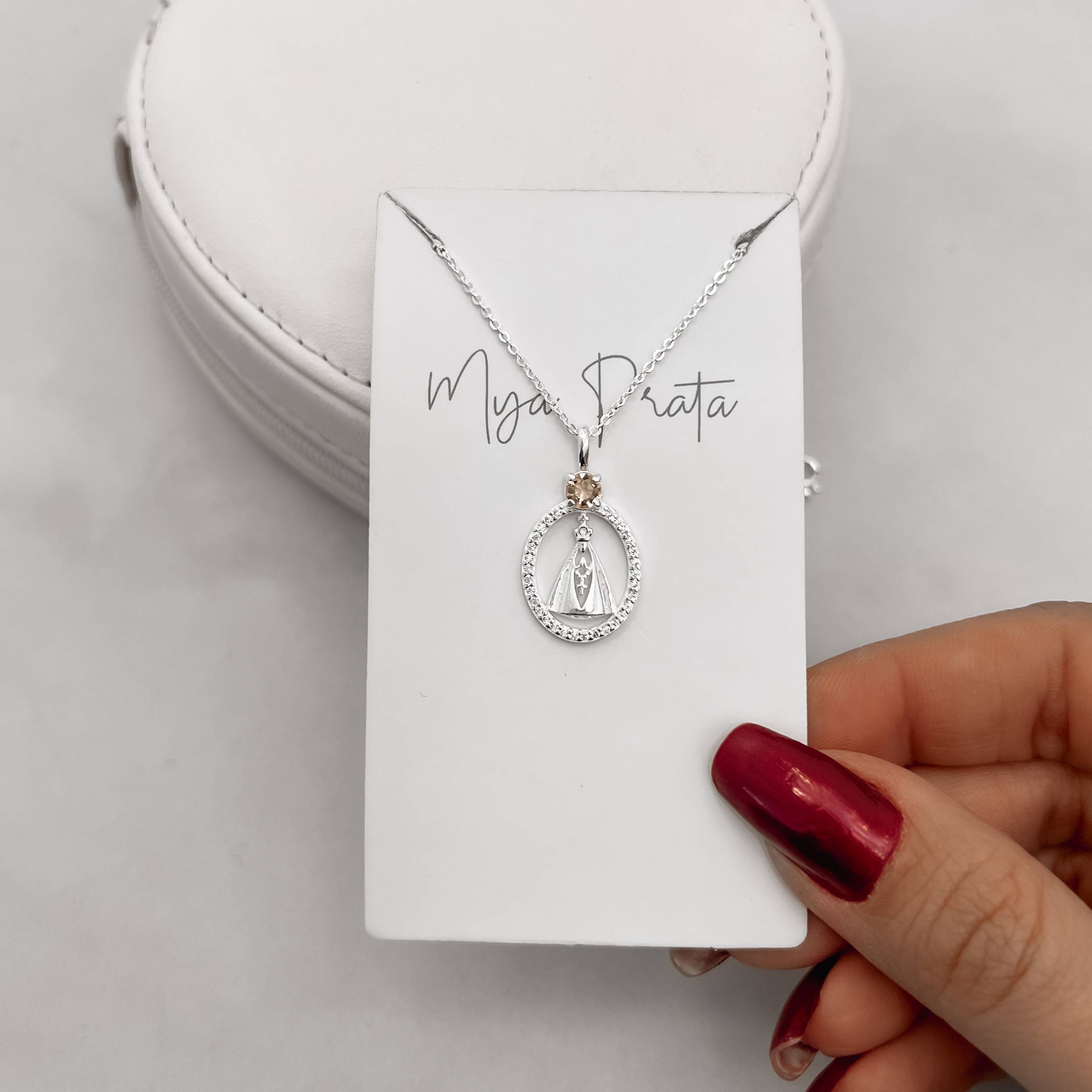 Imagem Secundária Colar medalha Nsa. Sra. Aparecida vazada cravejada zircônia rosê 20mm corrente cadeadinho 45cm