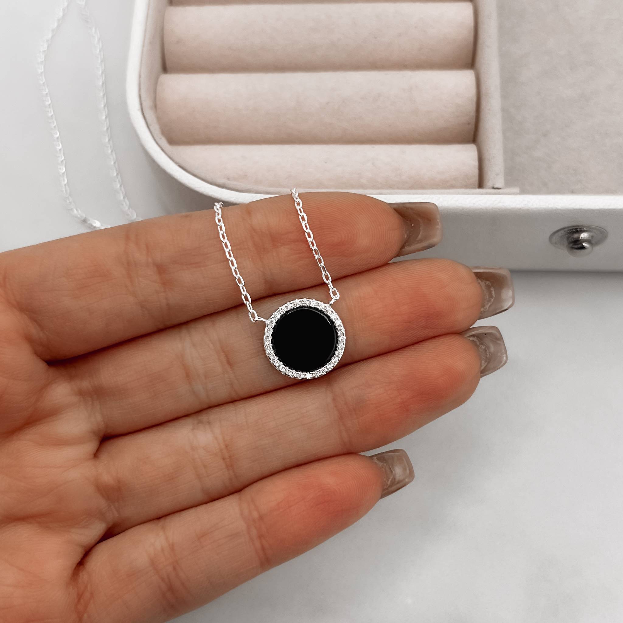 Imagem Colar círculo pedra ônix com cravejado 12mm corrente cadeado 45+5cm