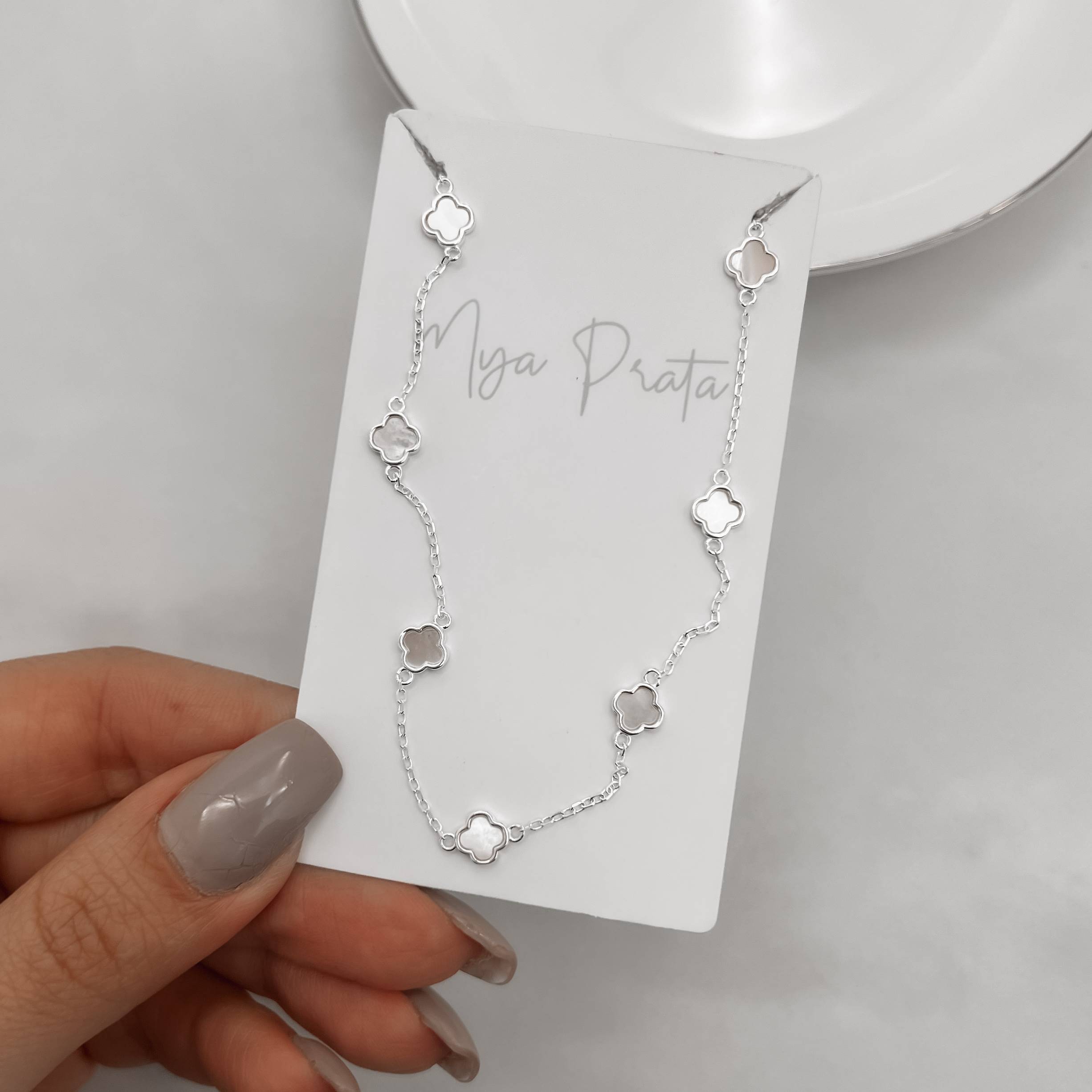 Colar entremeio trevos madrepérola 6mm corrente cadeado 45+5cm