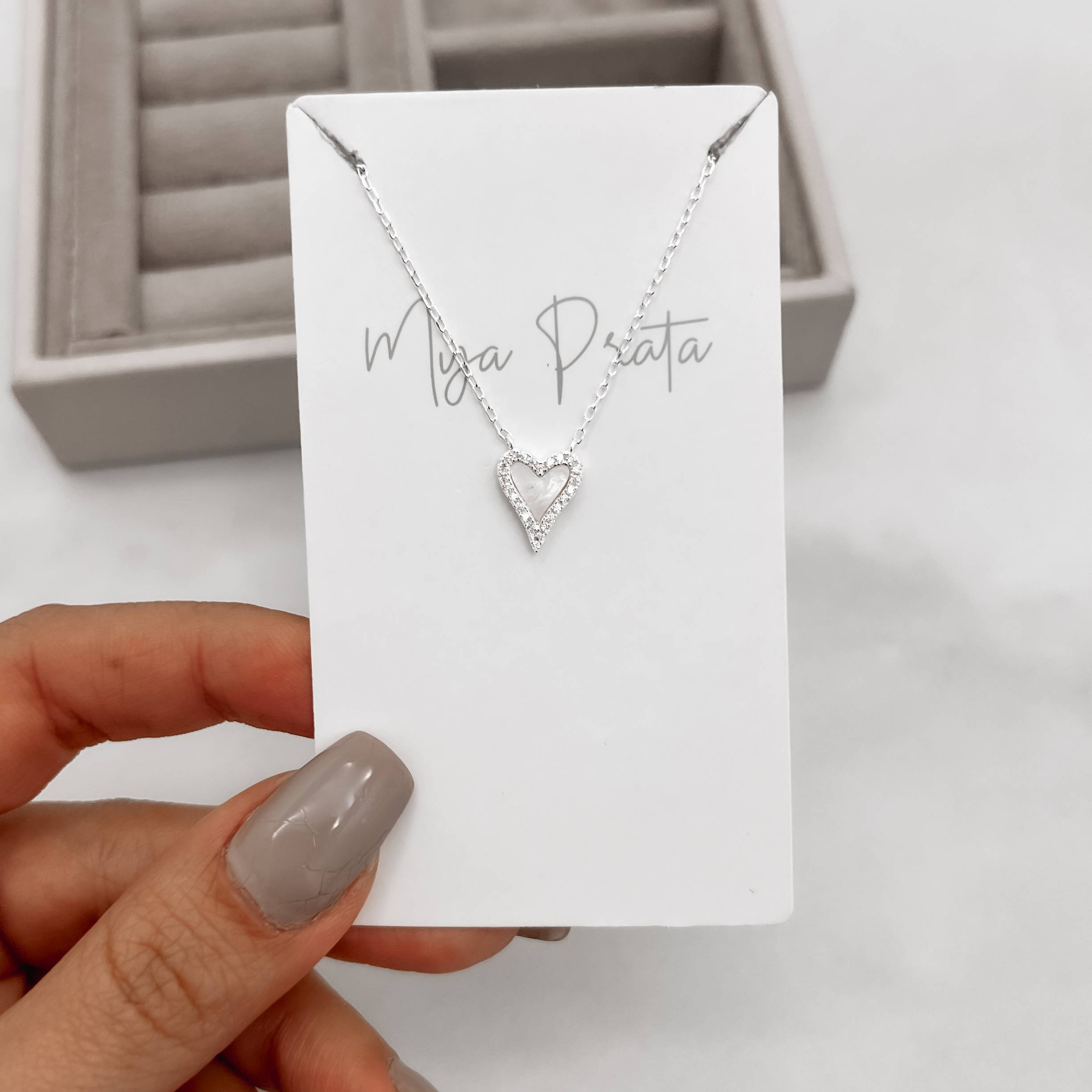 Imagem Colar coração madrepérola com cravejado 11mm corrente cadeado 45+5cm