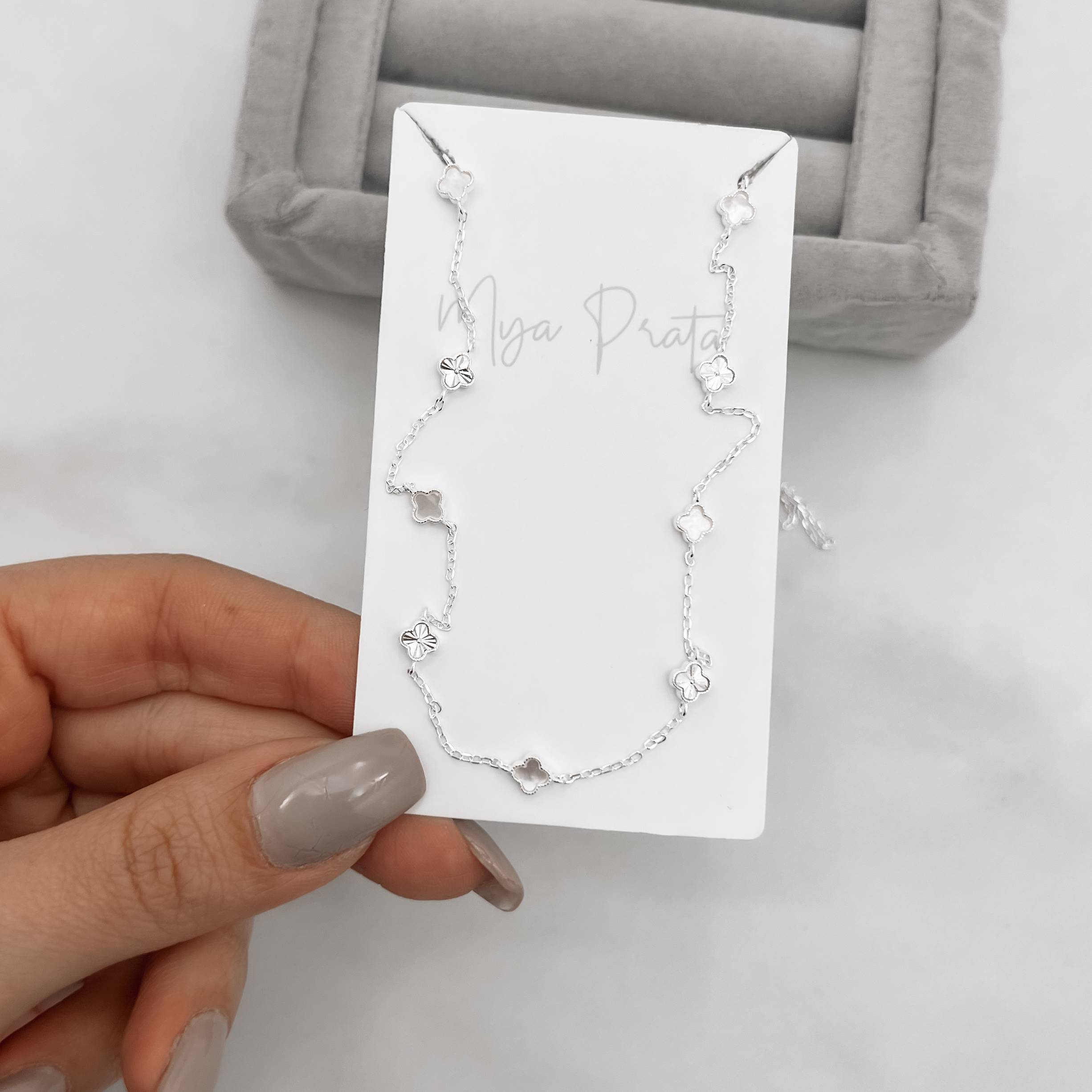 Imagem Colar entremeio trevos madrepérola e vinco 5mm corrente cadeado 60+5cm