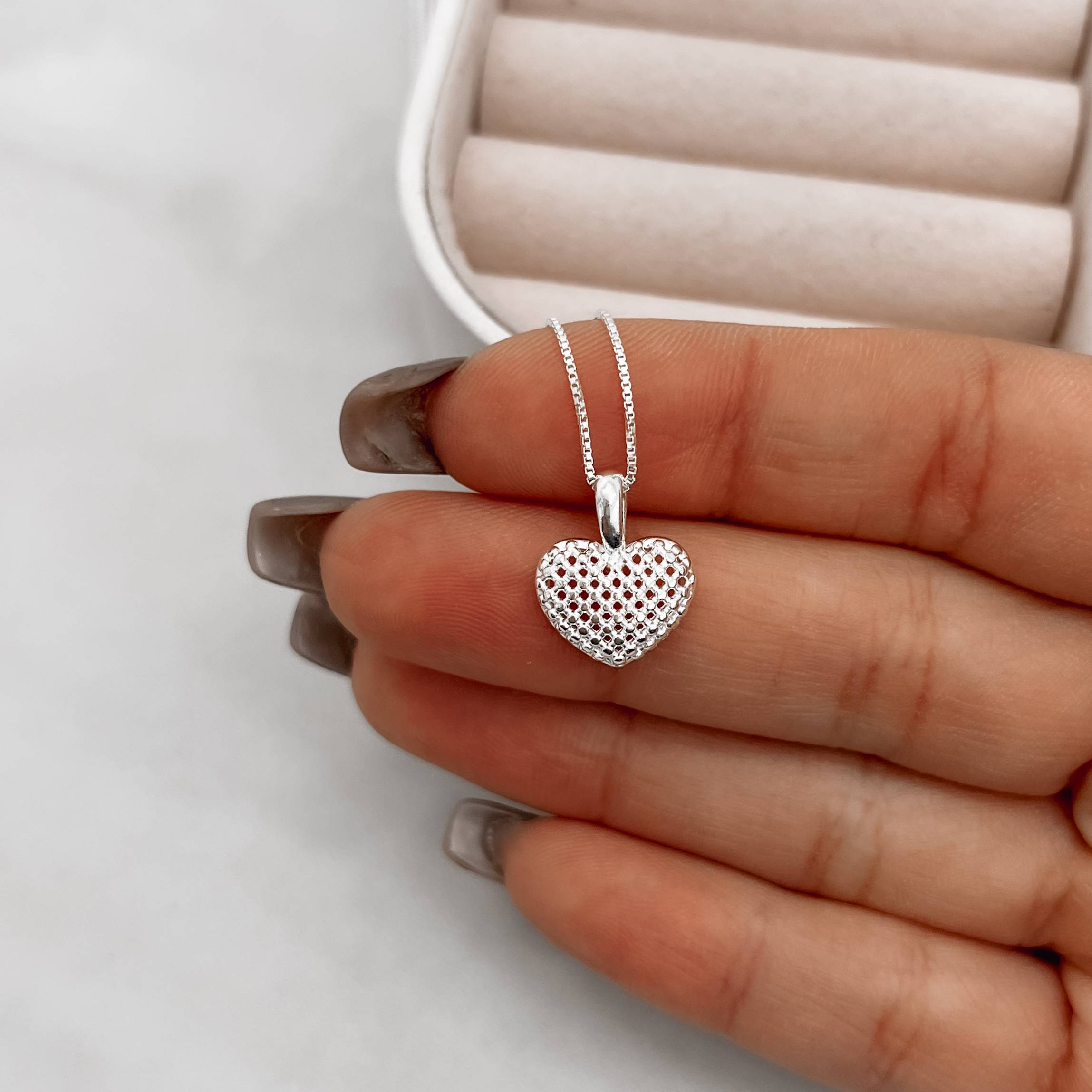 Imagem Colar coração rendado trabalhado 12mm 45cm