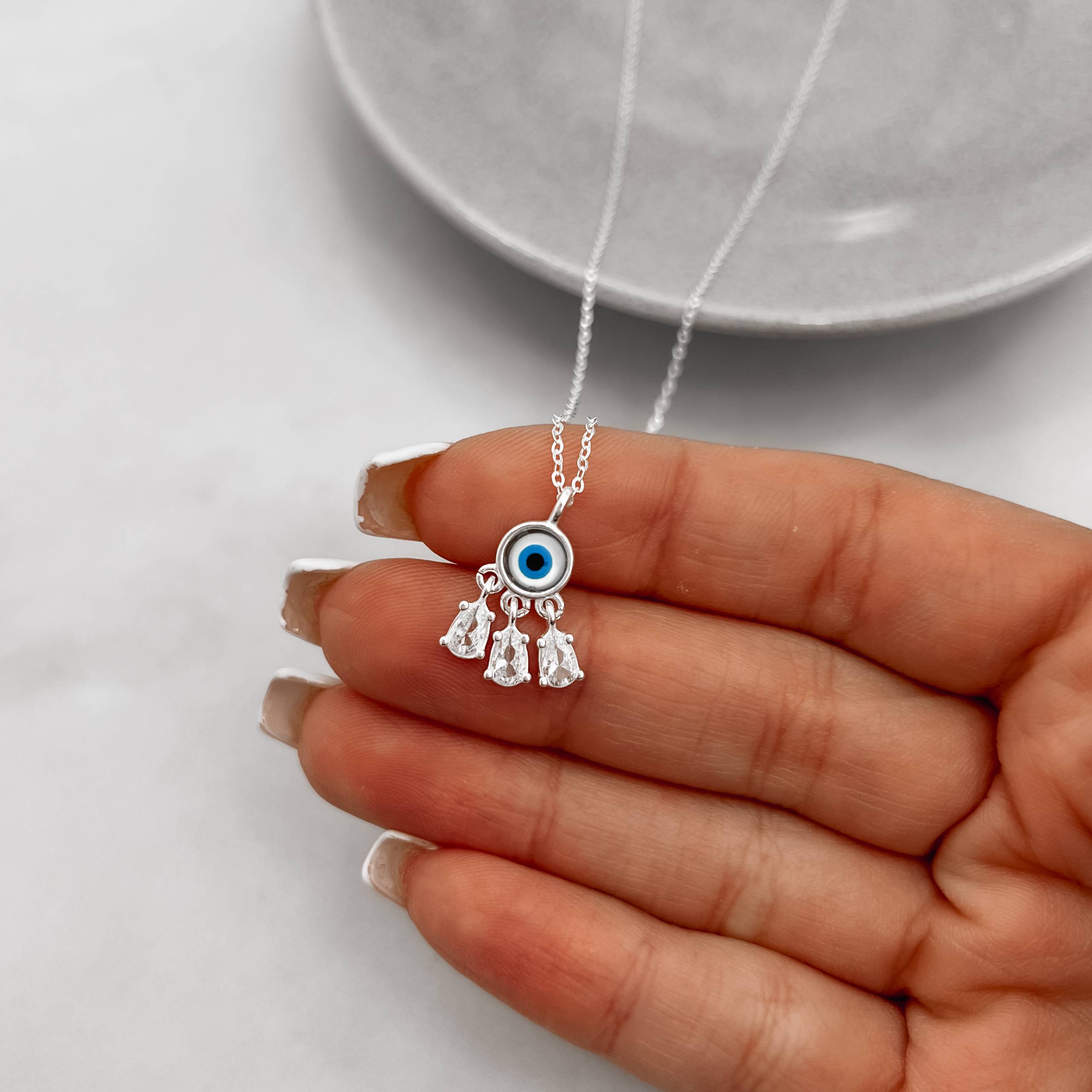 Imagem Colar pingente olho grego madrepérola com zircônias gota corrente cadeadinho 45cm