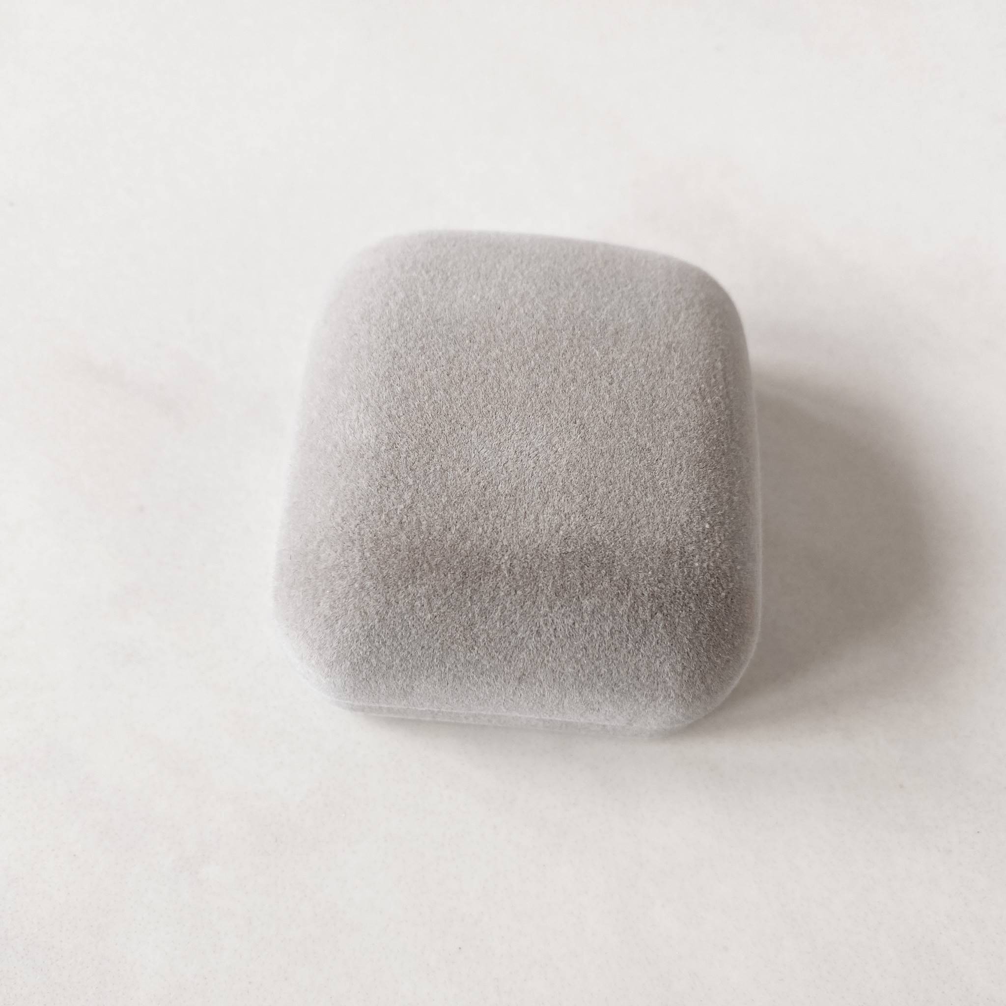 Imagem Secundária Porta joias anel cinza interior branco