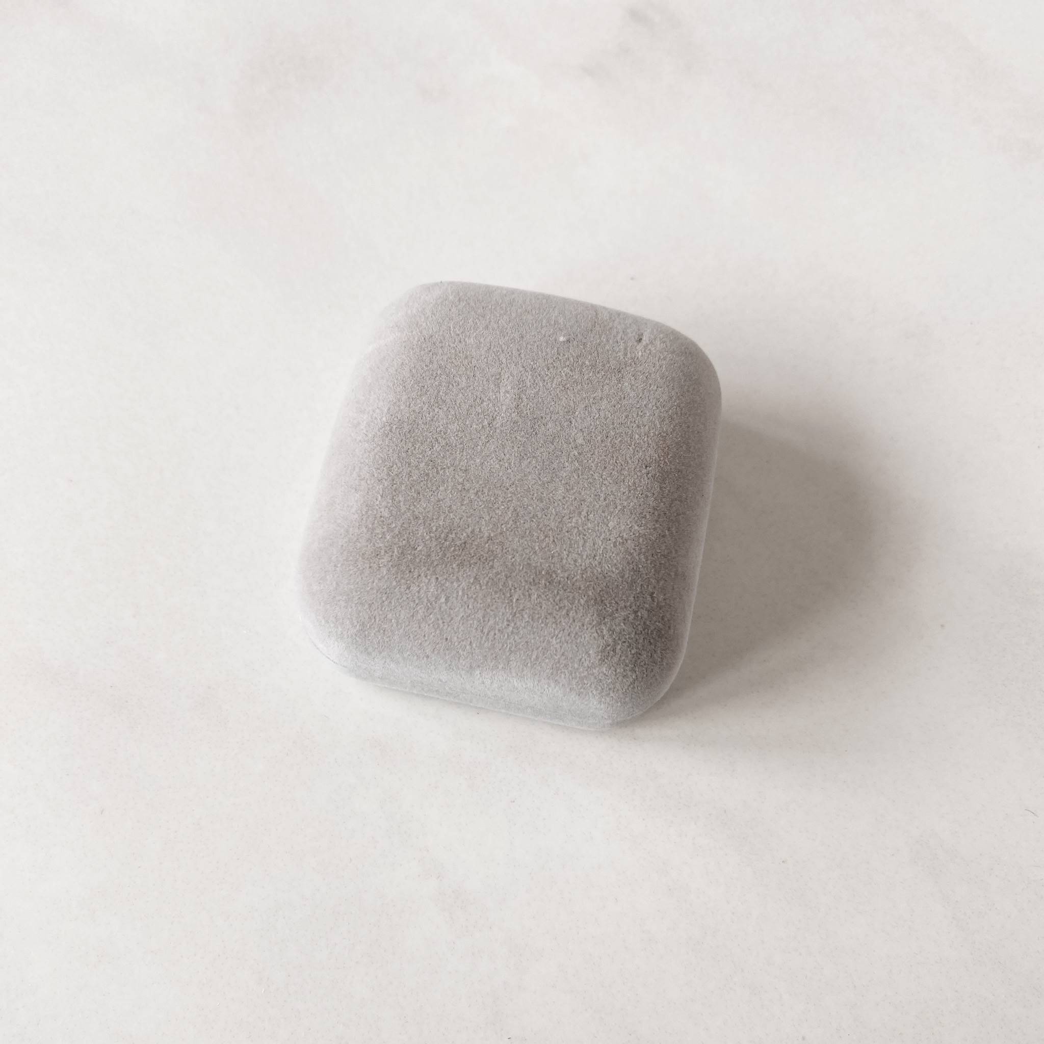 Imagem Secundária Porta joias colar ou brinco cinza interior branco