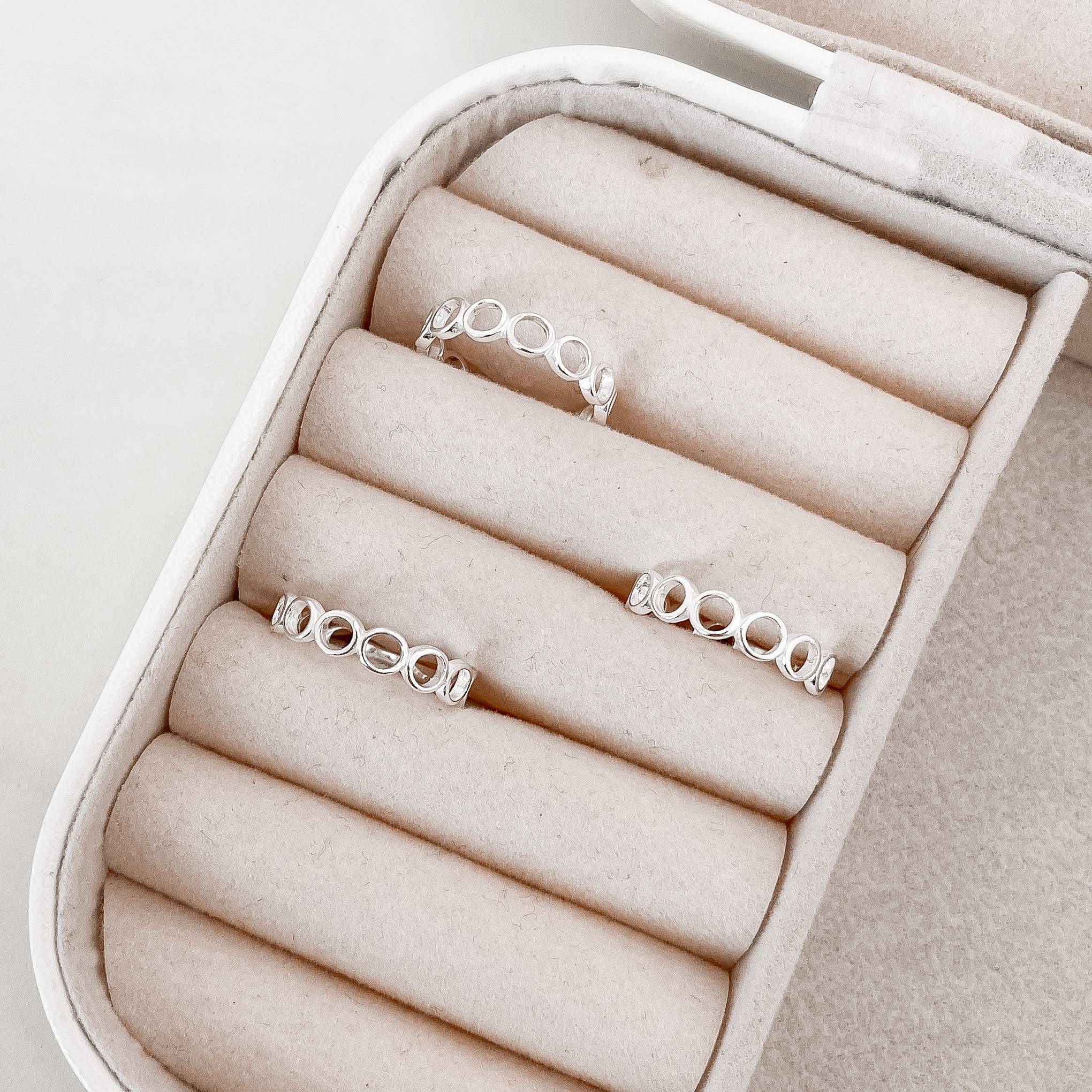 Imagem Secundária Anel círculos vazados