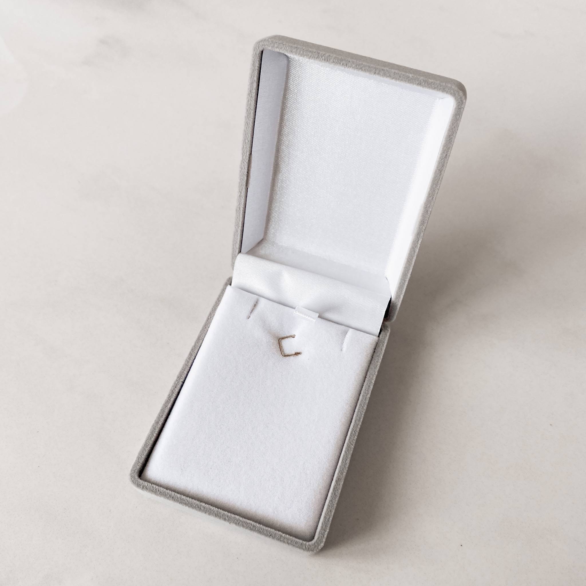 Imagem Secundária Porta joias colar 57 x 76mm cinza interior branco