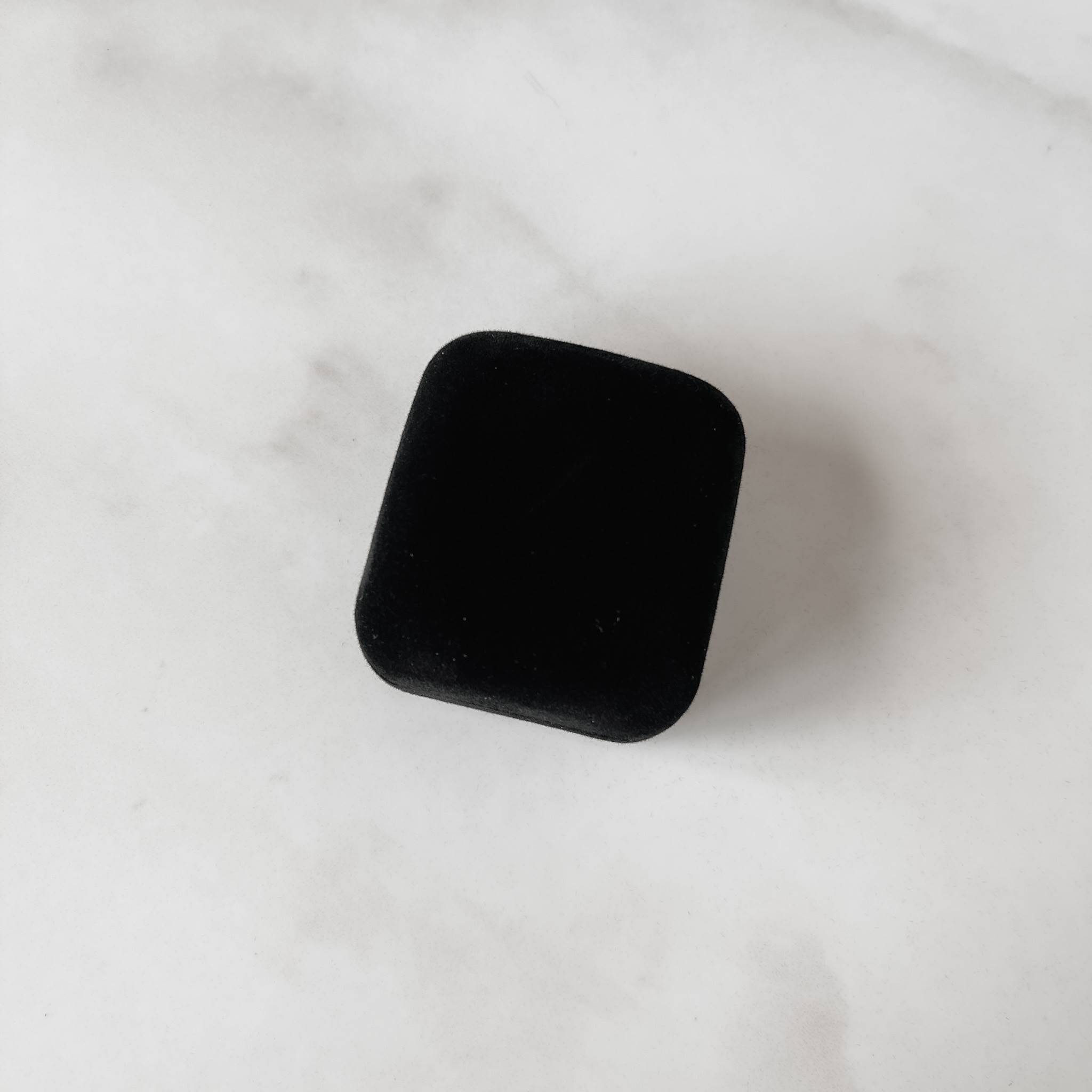 Imagem Secundária Porta joias anel preto interior preto