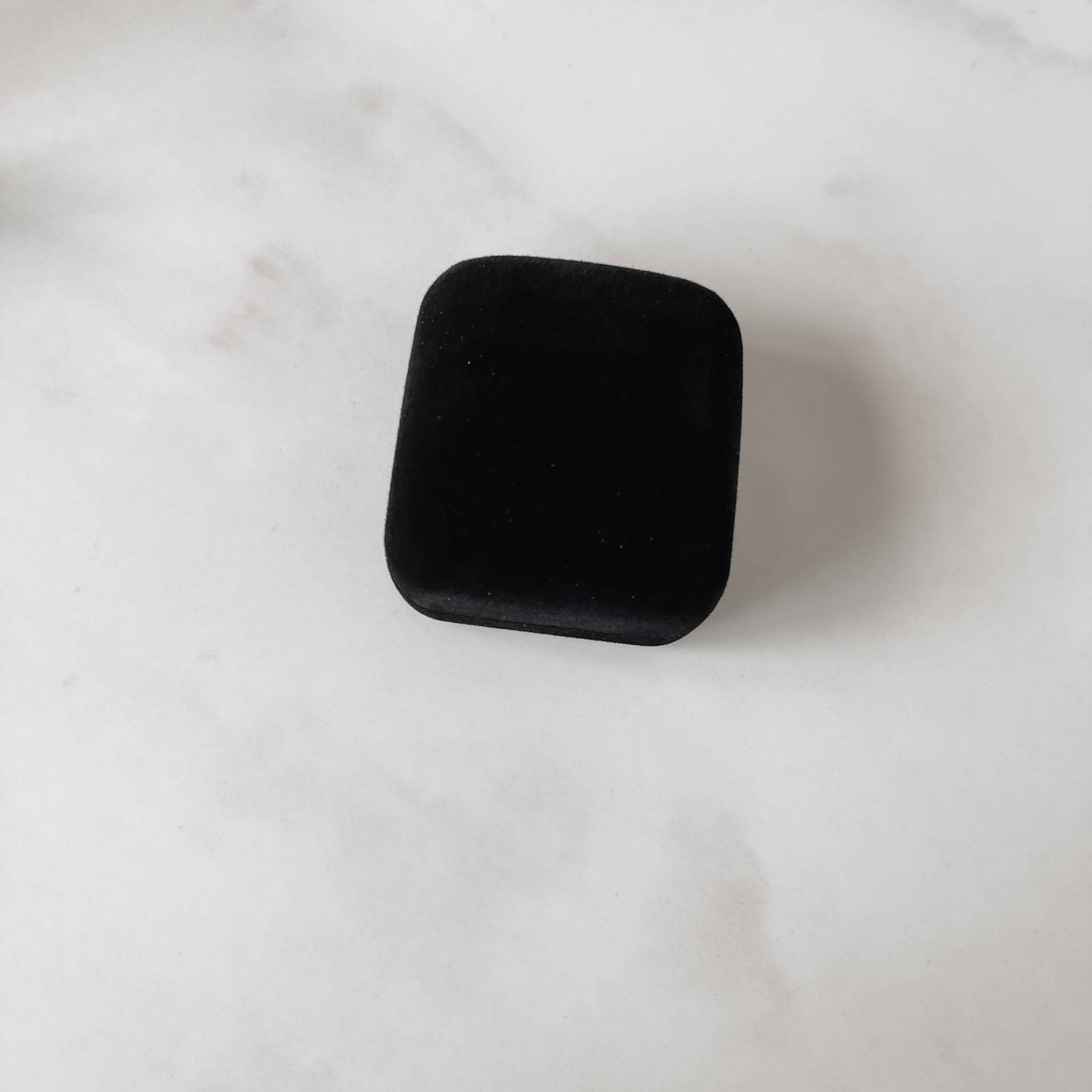 Imagem Secundária Porta joias colar ou brinco preto interior preto