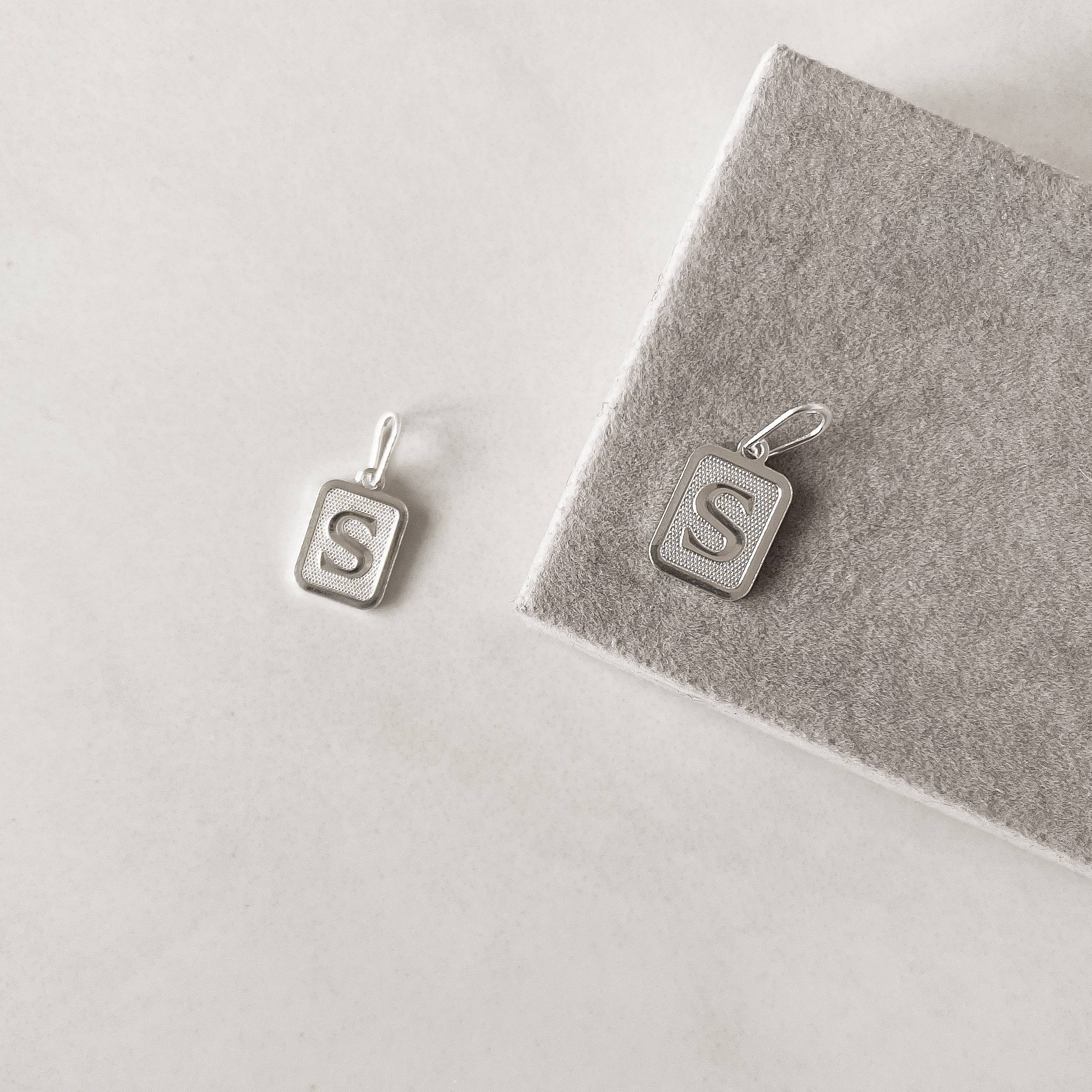 Imagem Pingente placa letra S 12mm 