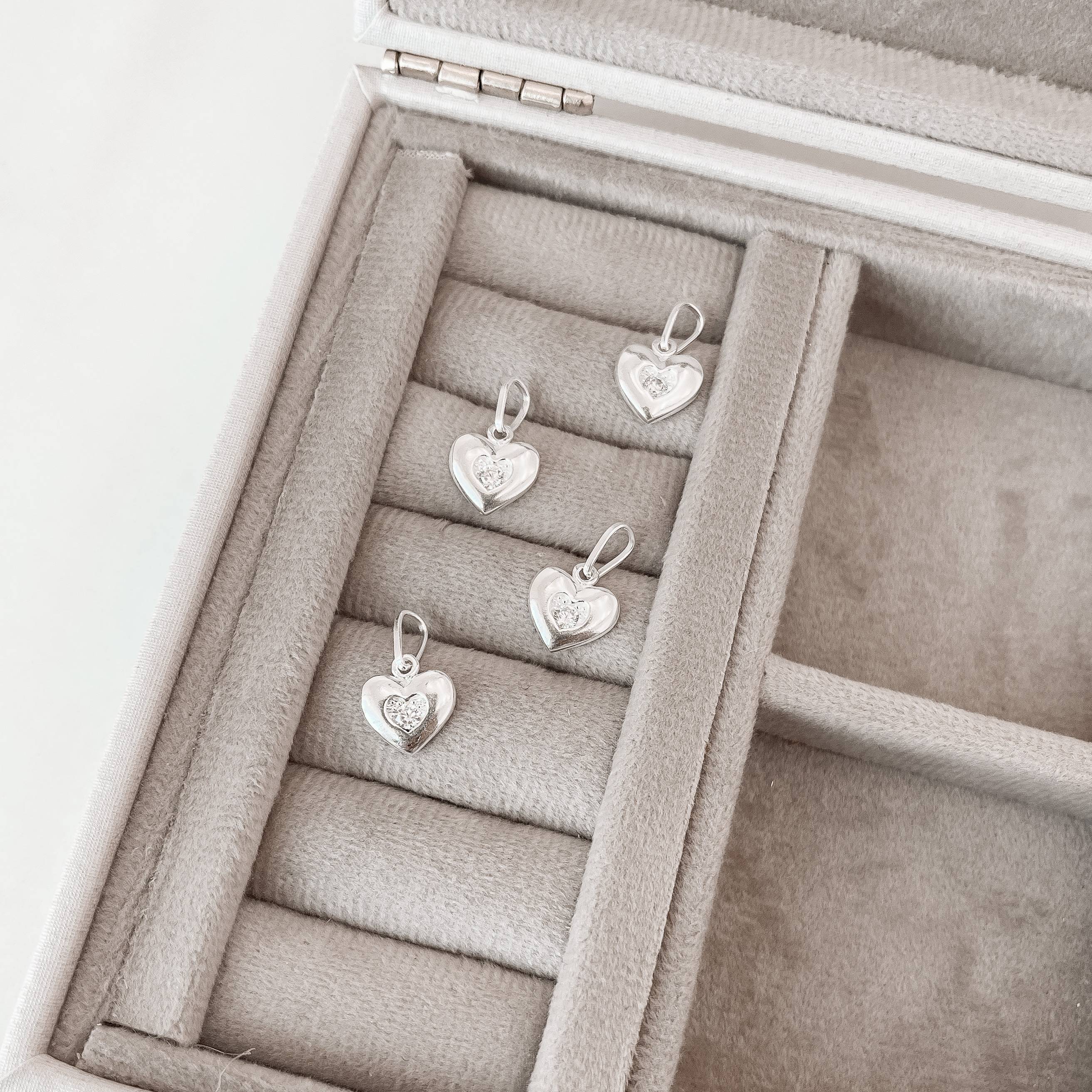 Imagem Secundária Pingente coração detalhe zircônia 10mm