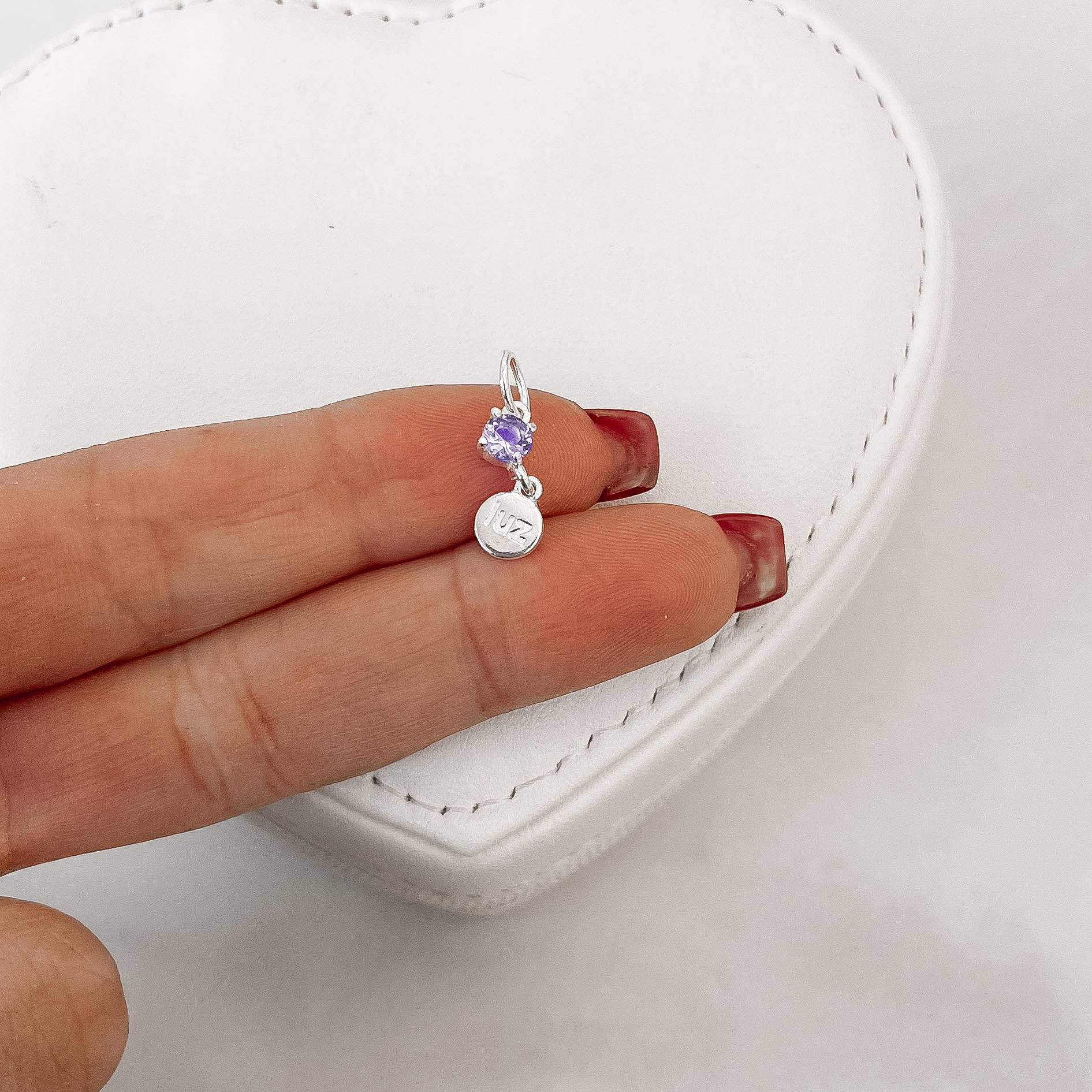 Imagem Pingente zircônia lilás 4mm com placa escrito luz 6mm