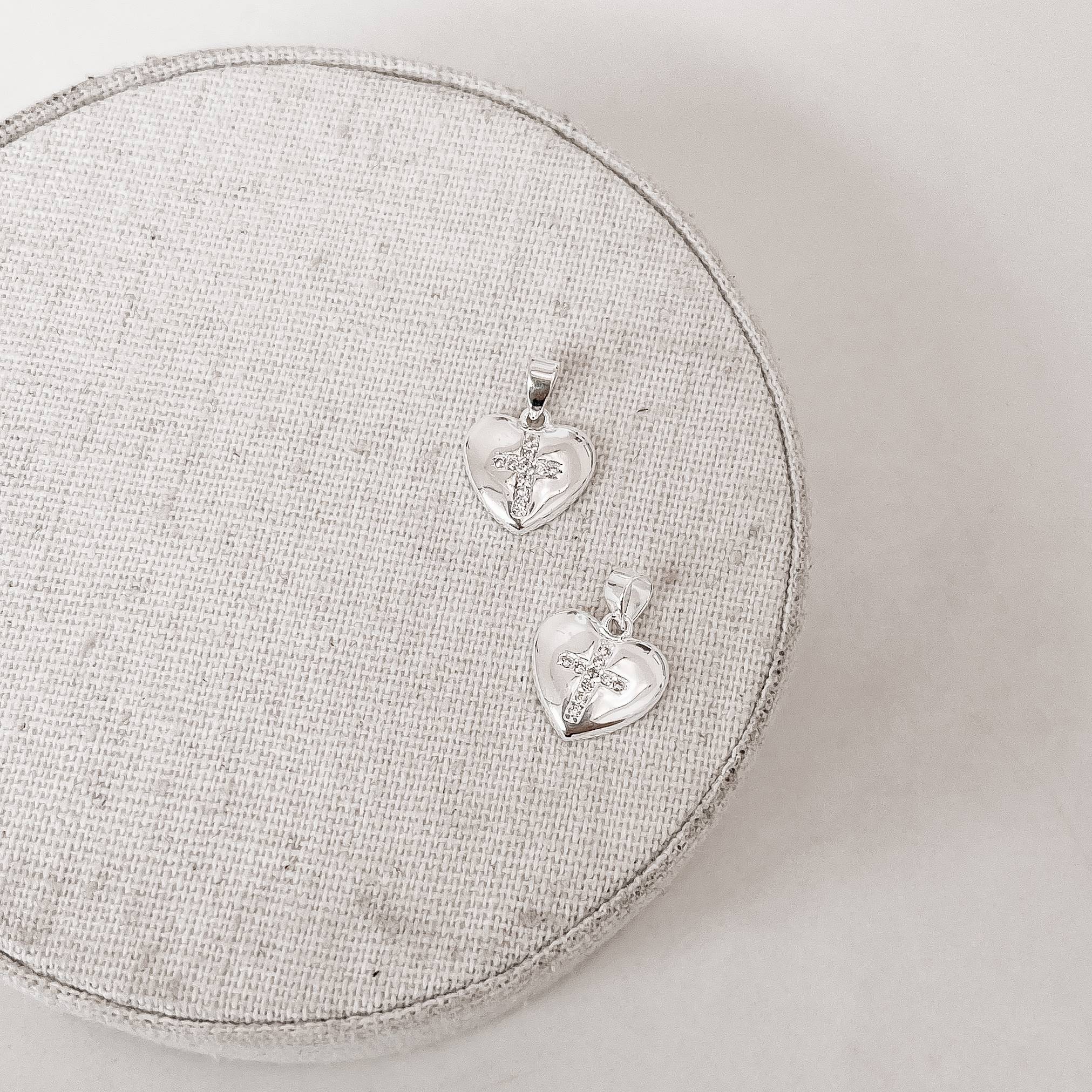 Imagem Secundária Pingente coração com cruz cravejada 11mm