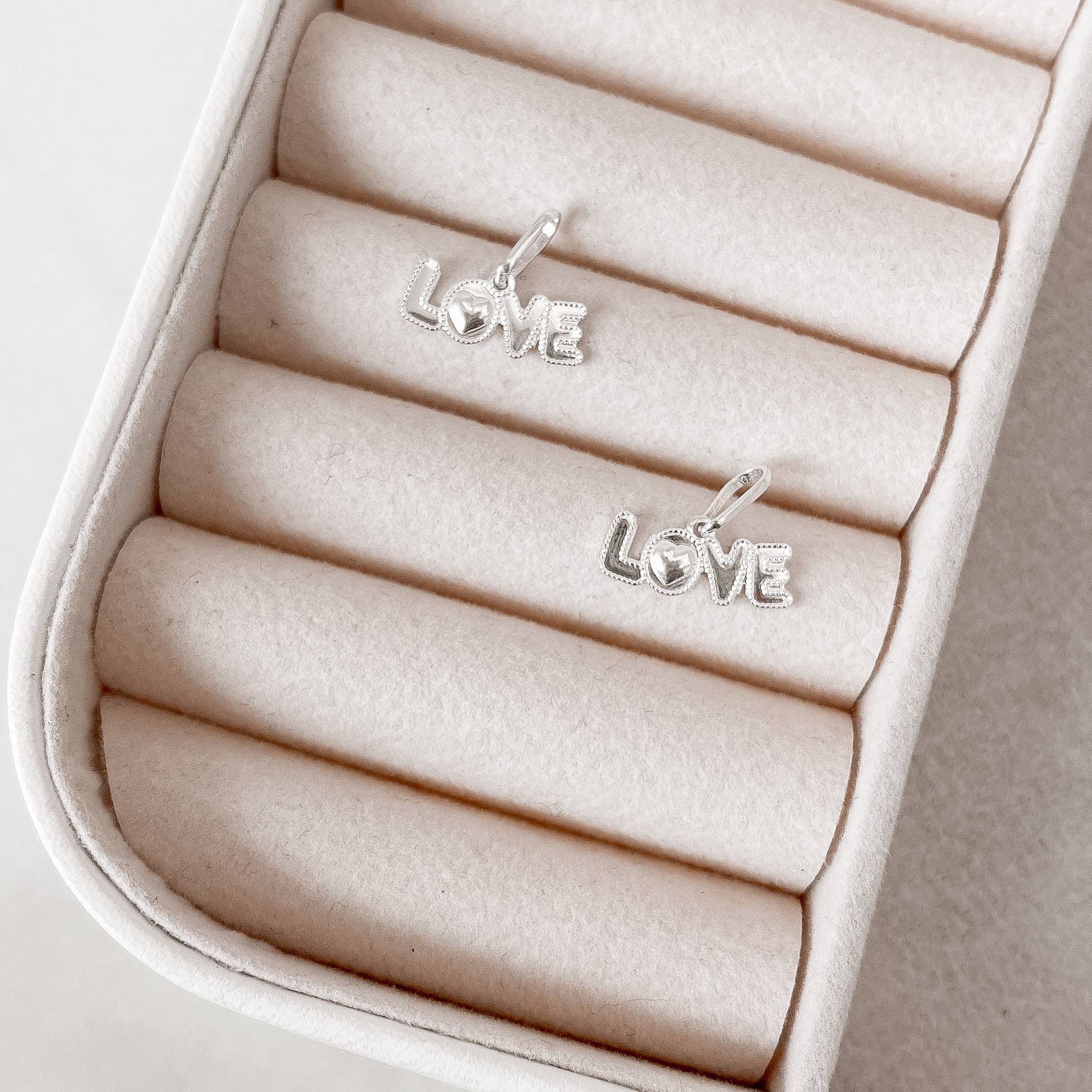 Pingente love desenhado 15mm