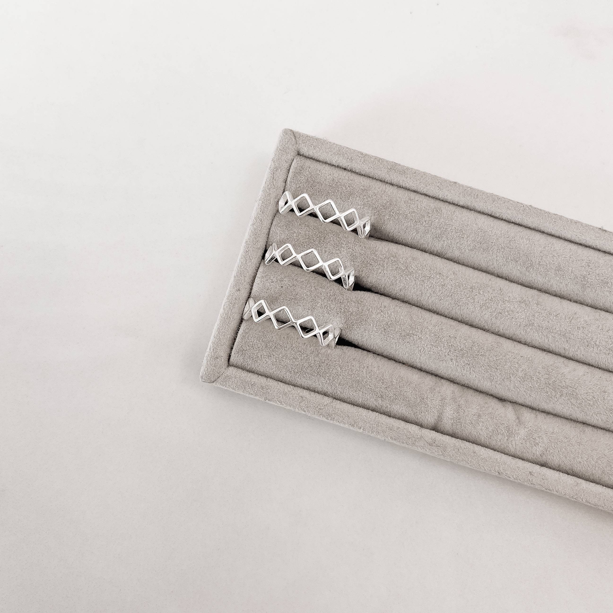 Imagem Secundária Anel losangos vazados