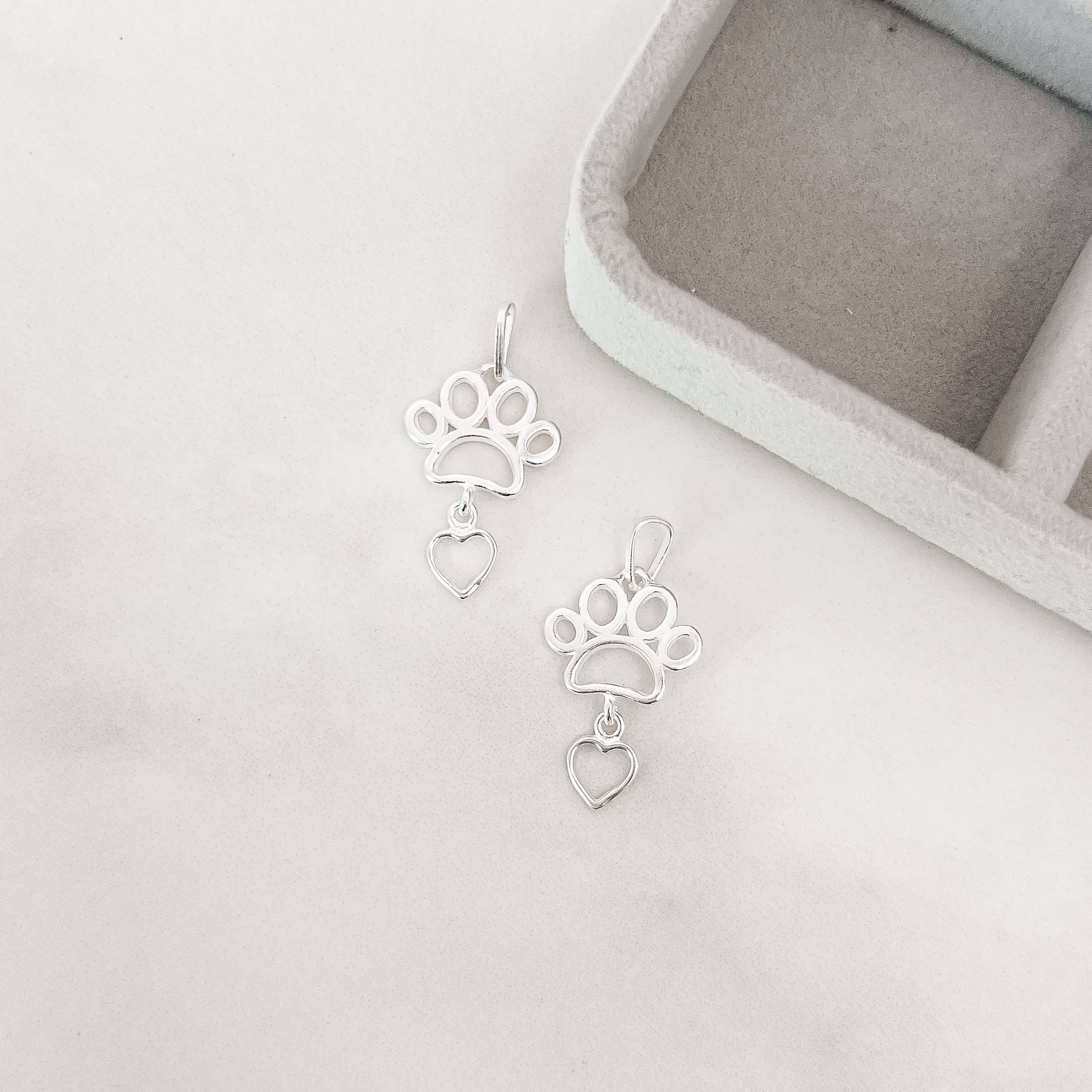 Pingente pata e coração vazados 22mm