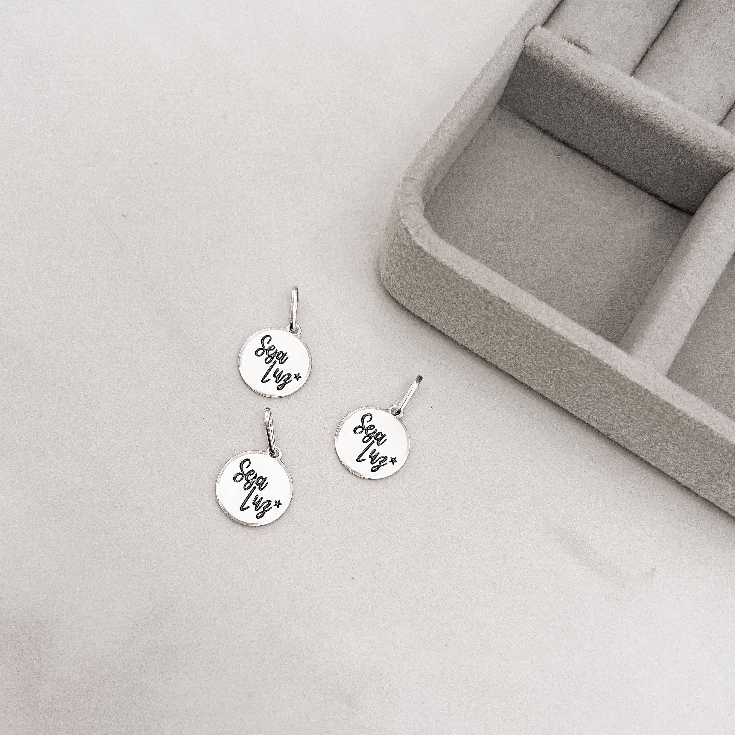 Pingente medalha seja luz resina 12mm