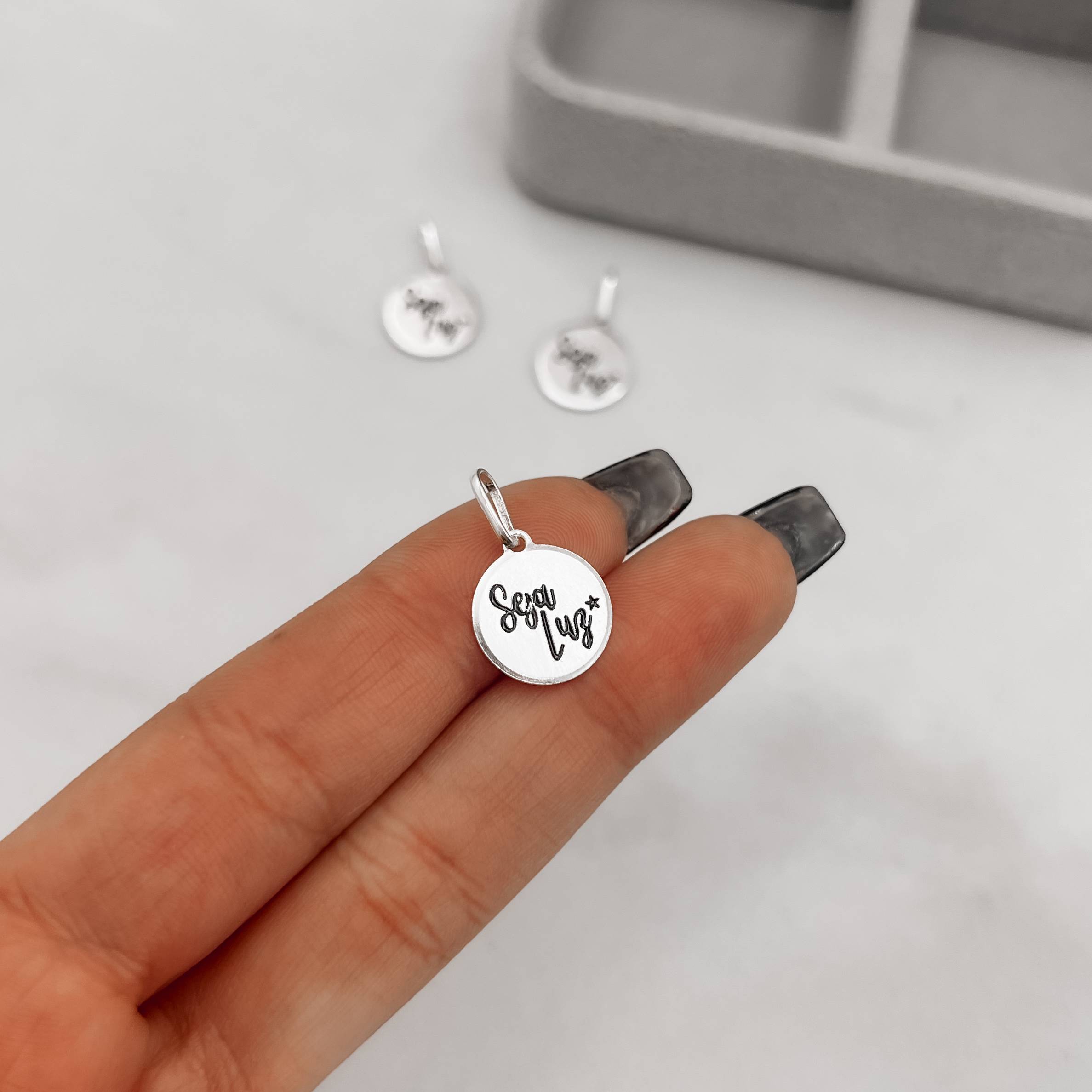 Imagem Secundária Pingente medalha seja luz resina 12mm