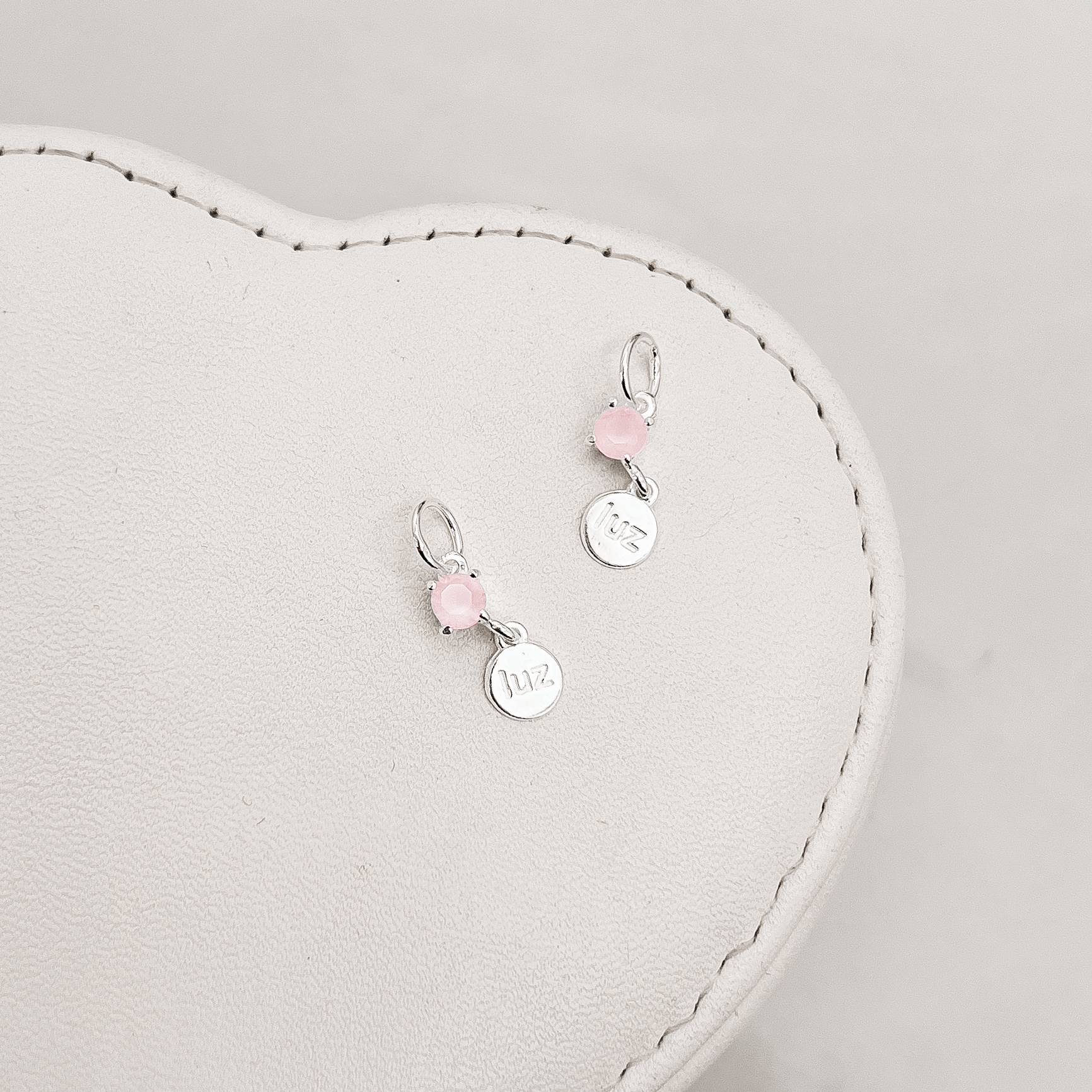 Imagem Secundária Pingente zircônia rosa leitoso 4mm com placa escrito luz 6mm