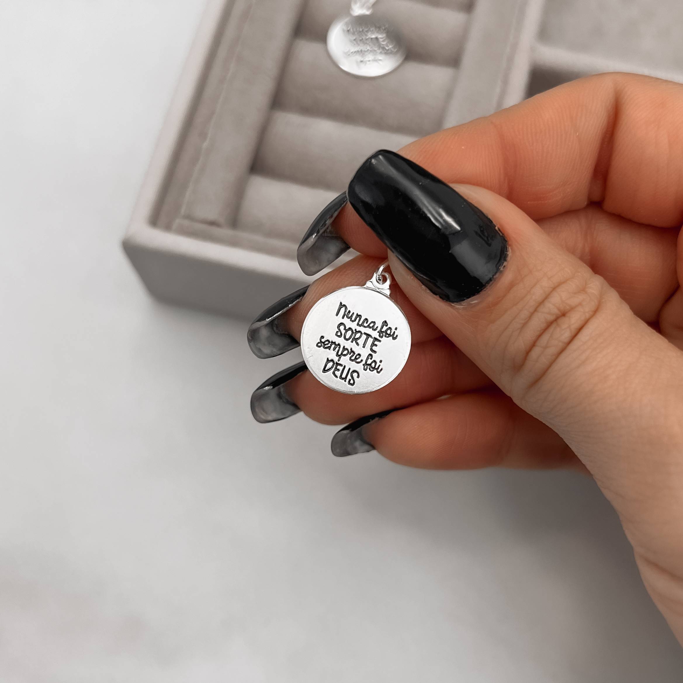 Imagem Secundária Pingente medalha nunca foi sorte sempre foi Deus 15mm